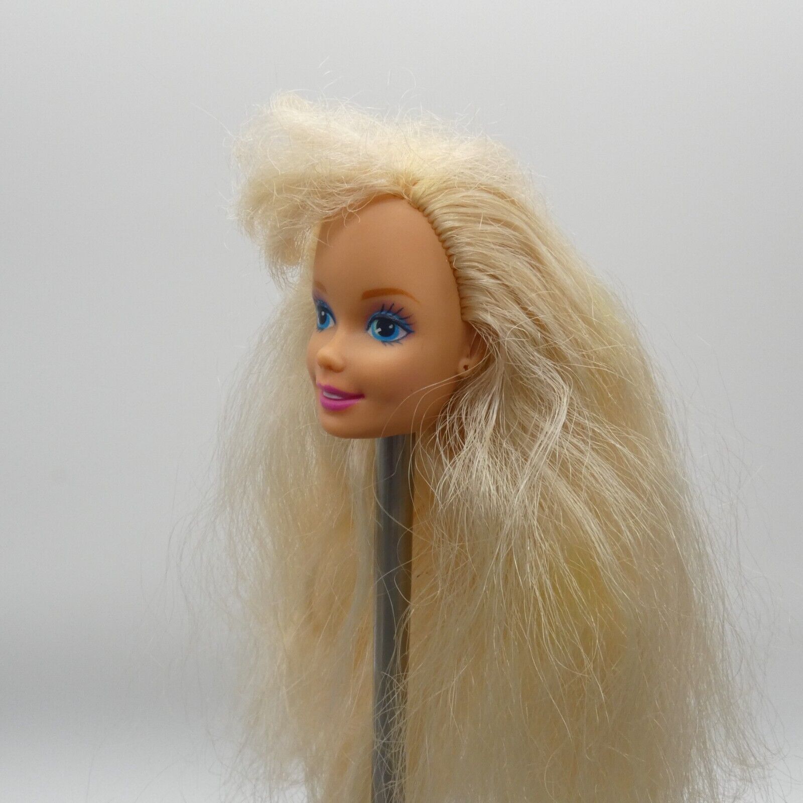 Troll Barbie Doll Head Wavy Blonde Hair Bangs Medium Light 1992 Mattel 10257