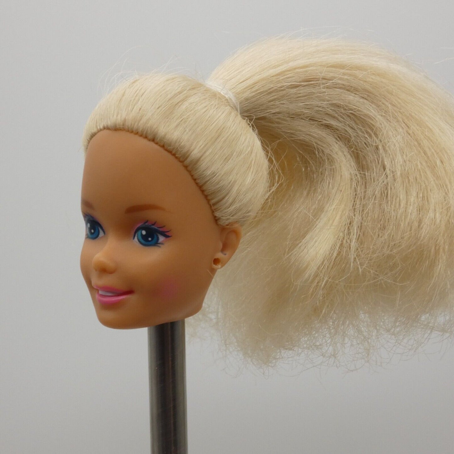 Barbie Fun To Dress Doll Head SuperStar Blonde Medium Light Skin 1993 3240