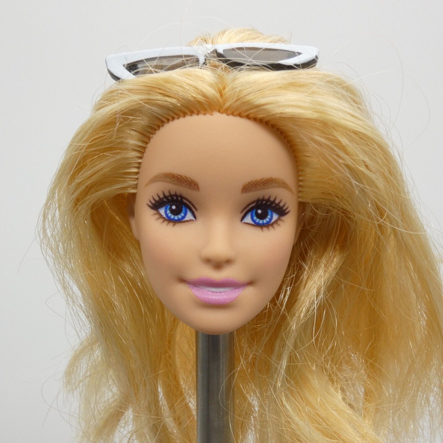 Travel Malibu Barbie Doll Head Millie Head With Cat Eye Sunglasses 2022 HJY18