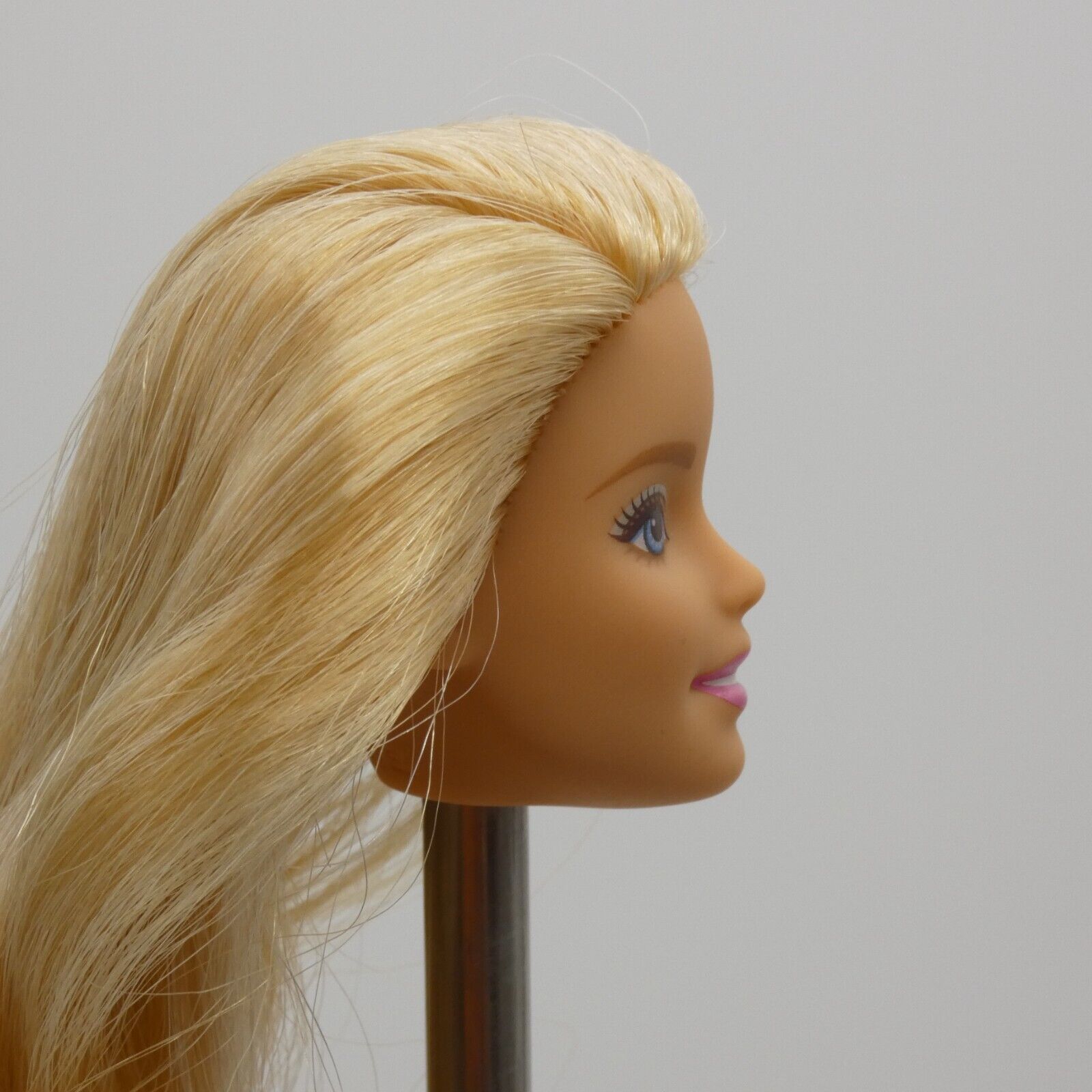 Barbie Fashion Doll Head Millie Face Blonde Blue Eyeshadow Light Skin Mattel