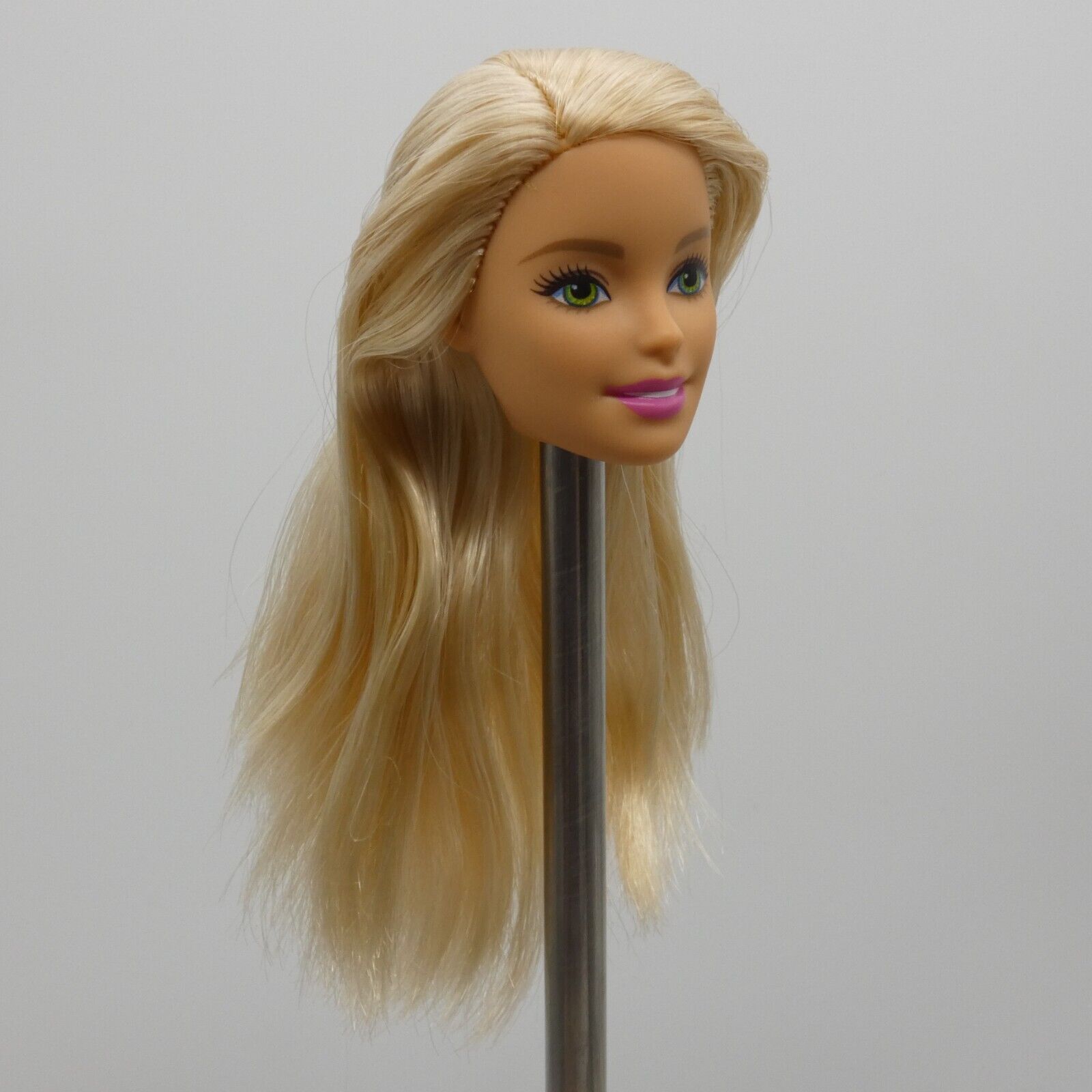 Barbie Doll Head Millie Face Blonde Green Eyes Light Skin 2019 Mattel FXH08