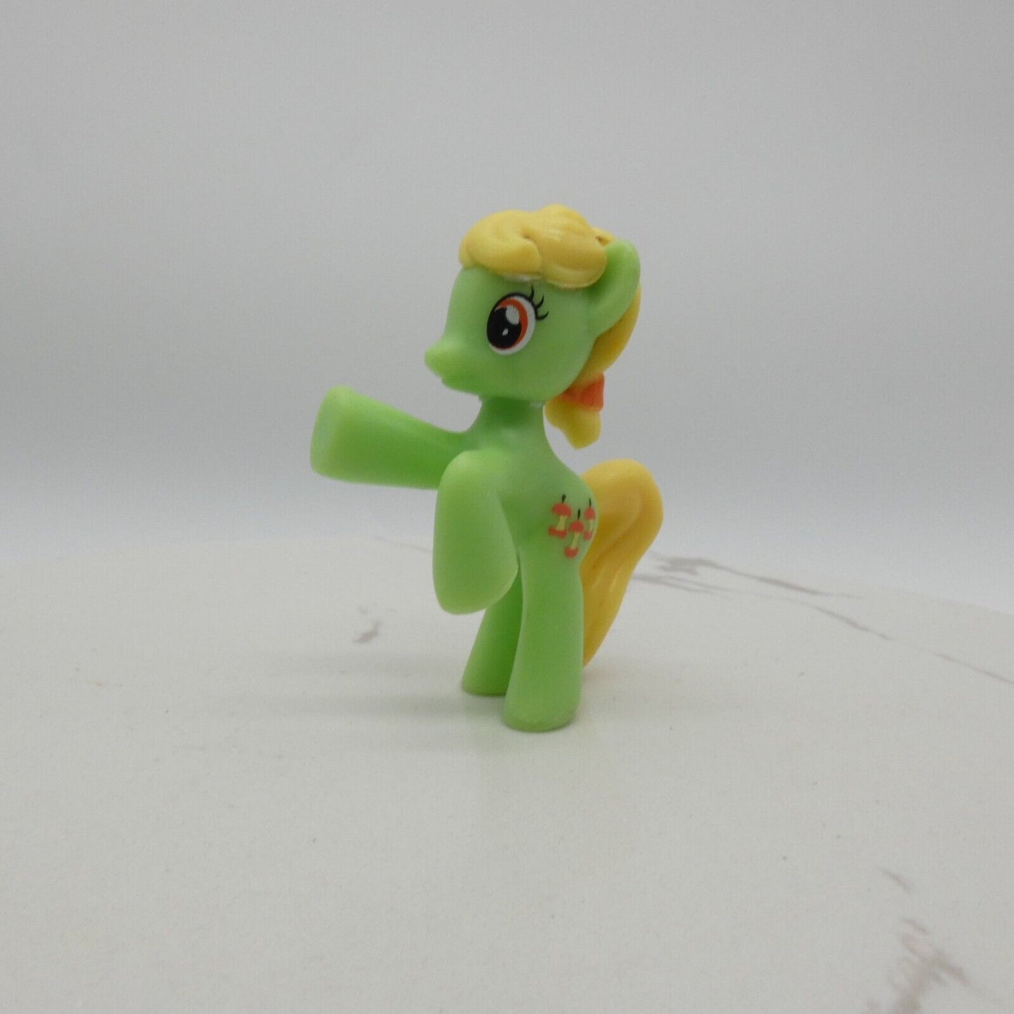 My Little Pony Apple Munchies Friendship is Magic G4 Blind Bag Green Hasbro