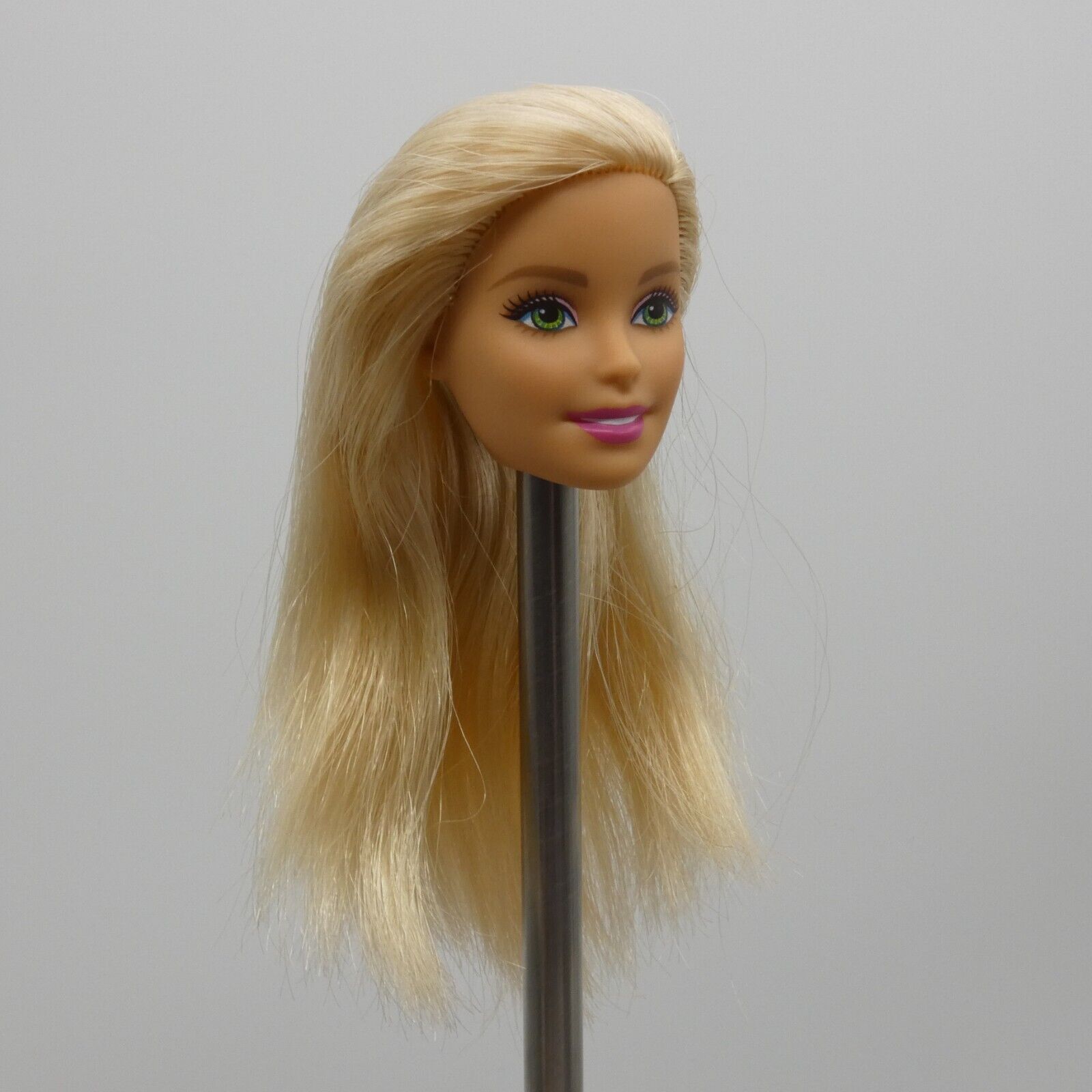 Barbie Doll Head Millie Face Blonde Green Eyes Light Skin 2016 Mattel DHL82