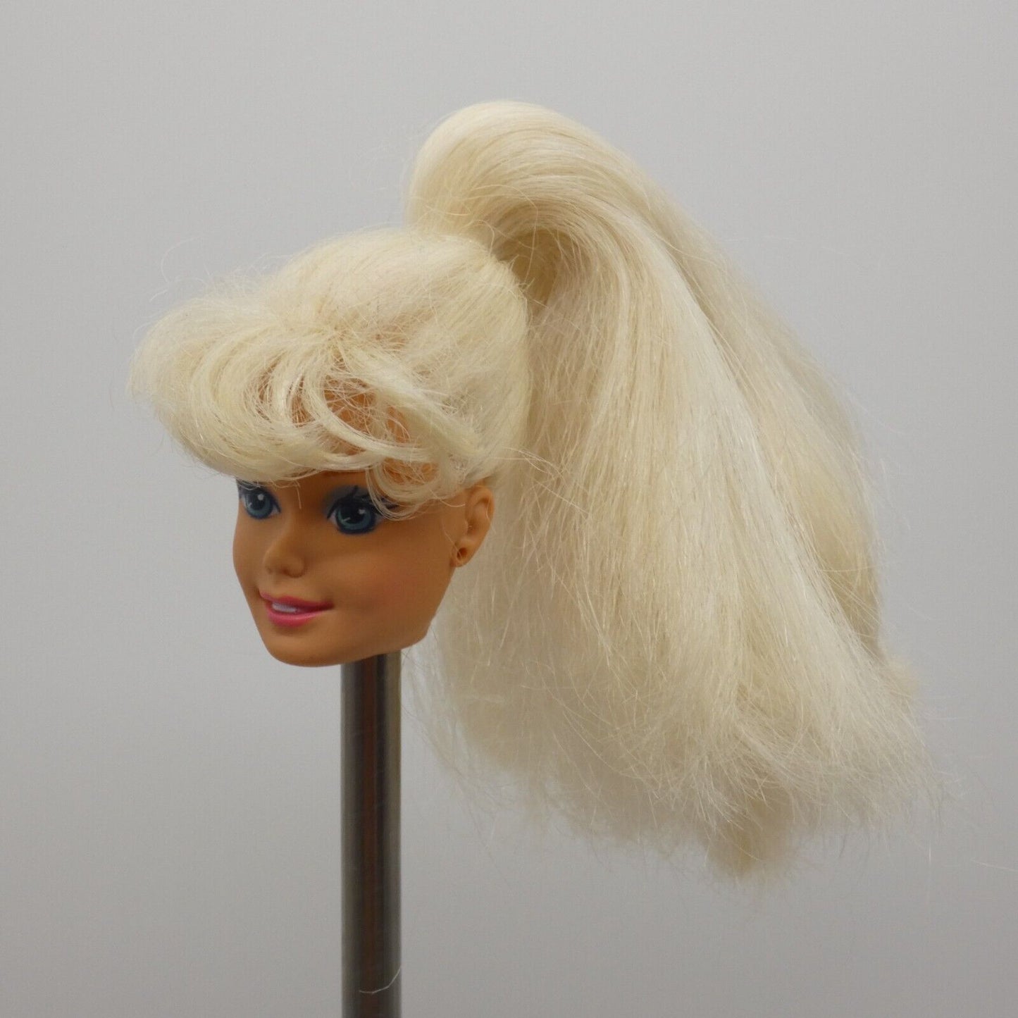 Barbie Doctor Doll Head Blonde SuperStar Medium Light Skin 14309 Mattel 1995