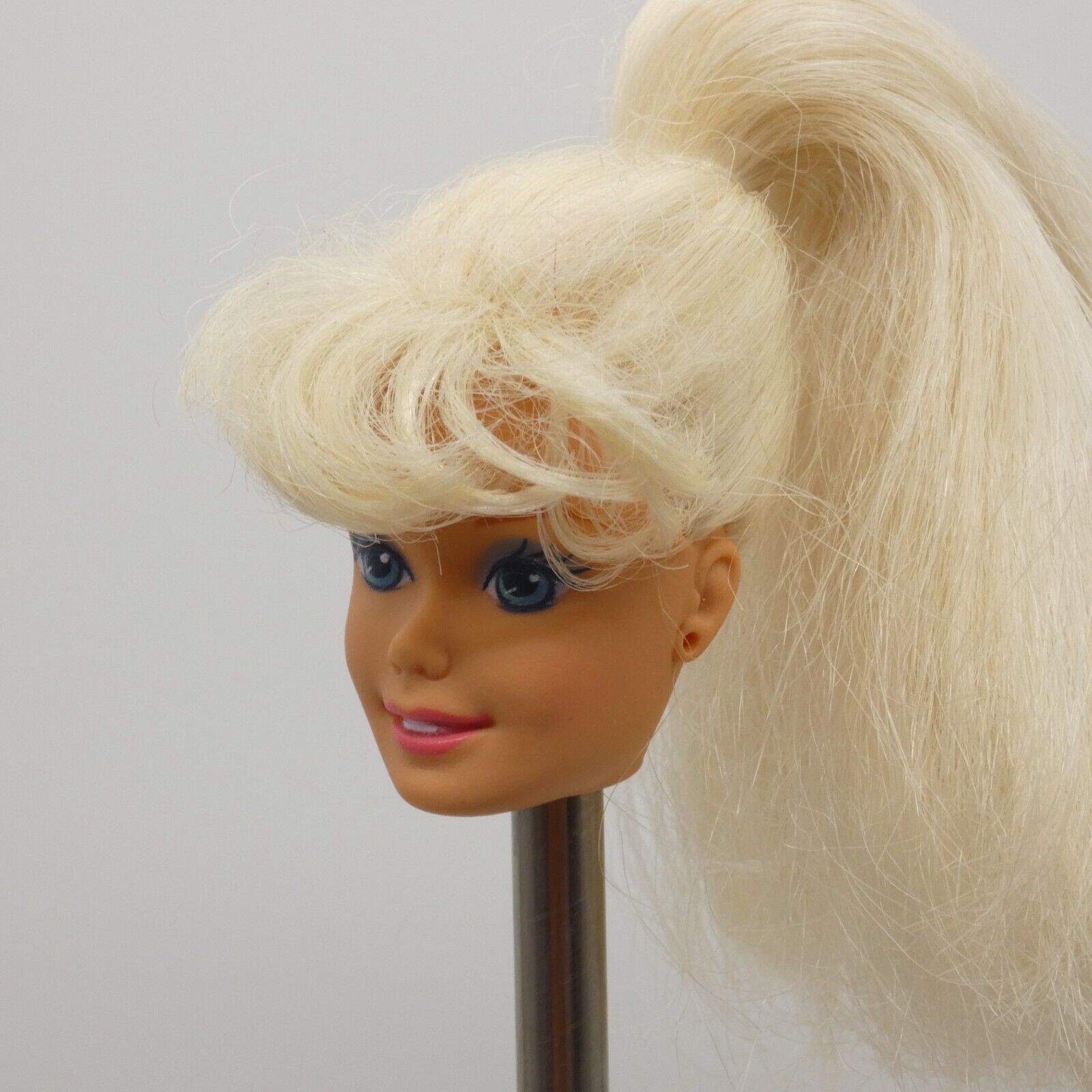 Barbie Doctor Doll Head Blonde SuperStar Medium Light Skin 14309 Mattel 1995