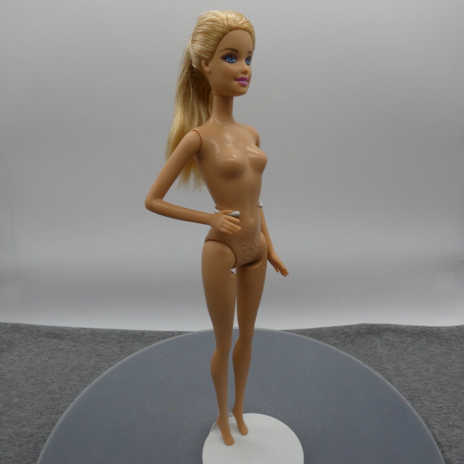 Barbie Doll Generation Girl CEO Face Blonde Bent Right Arm 2013 Body China