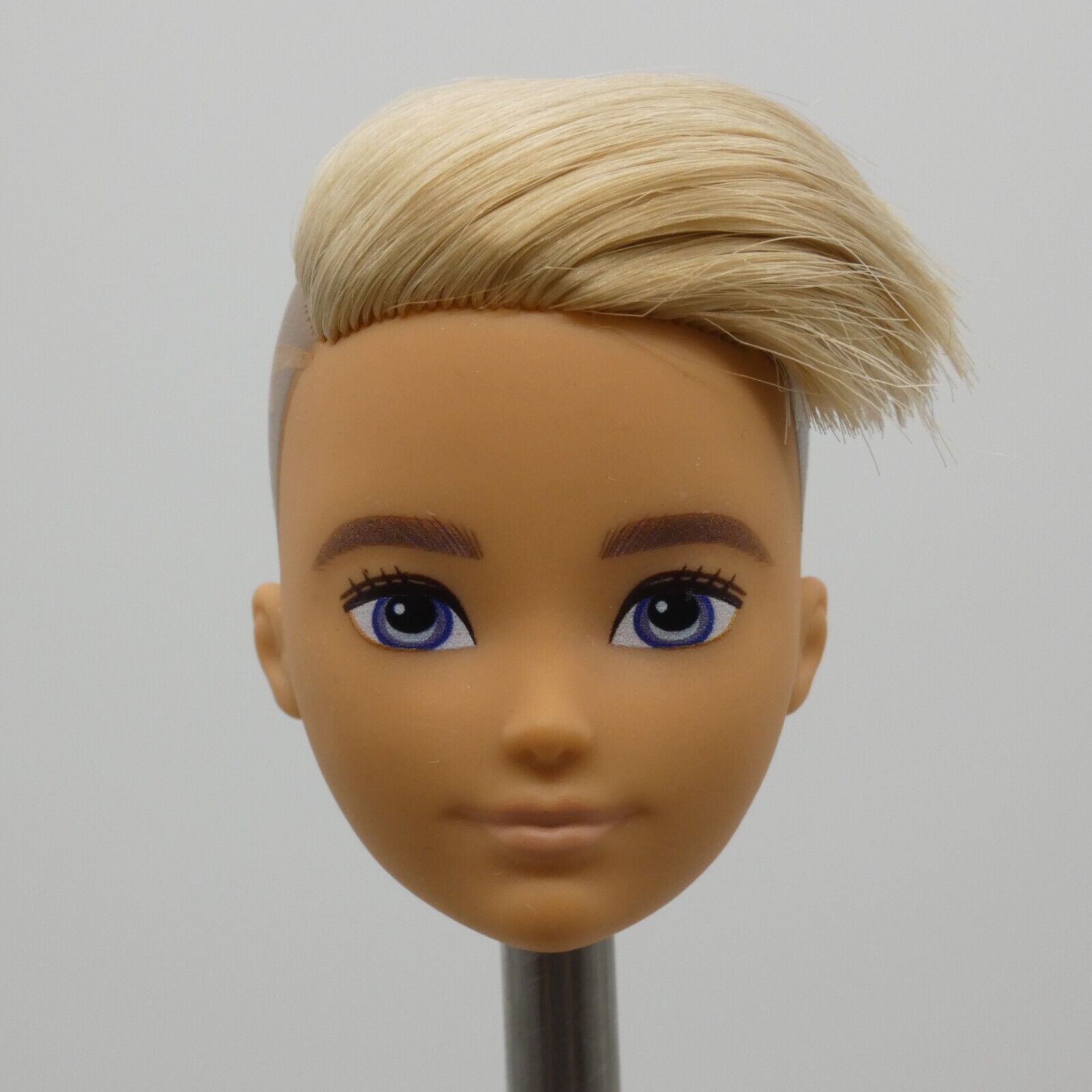 Creatable World Doll Head Blonde Side Shave Medium Light Skin 2019 Mattel GGT67