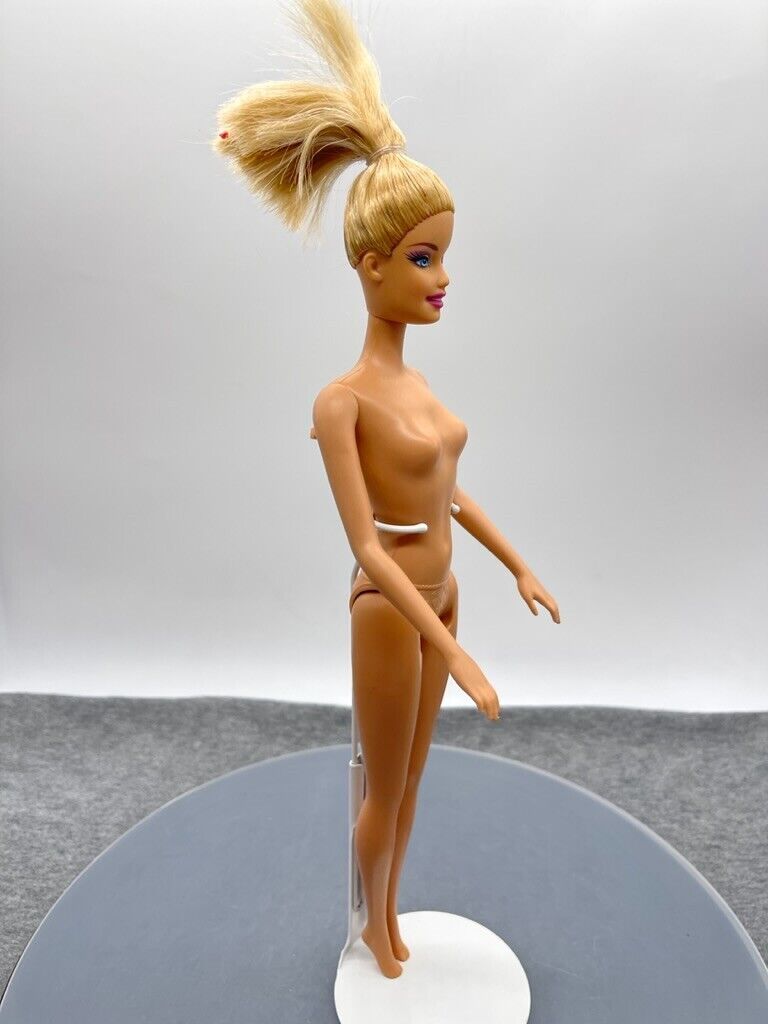 Barbie Doll Generation Girl Face Nude Swimming Motion CEO Mattel 2011 Body