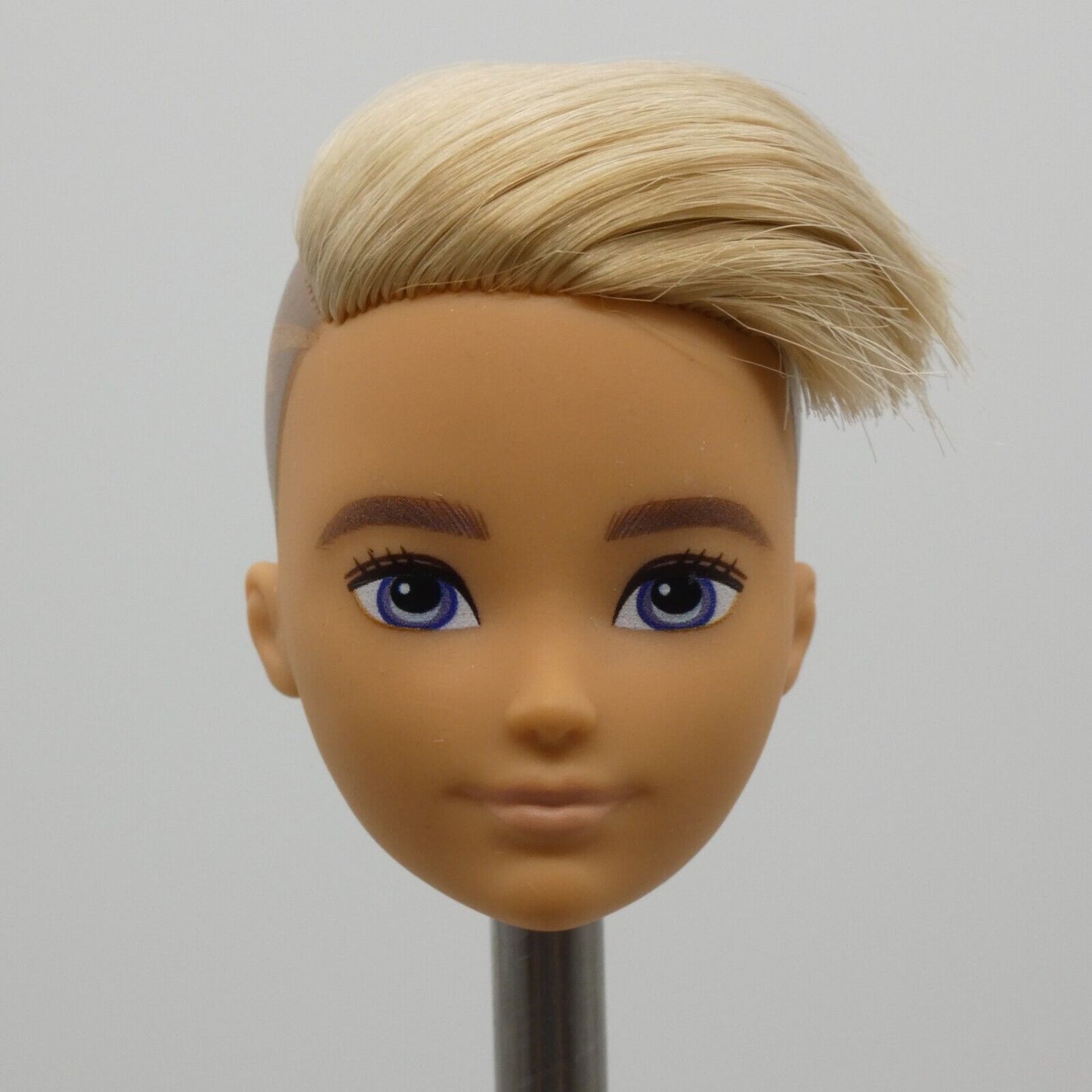 Creatable World Doll Head Blonde Side Shave Medium Light Skin 2019 Mattel GGT67