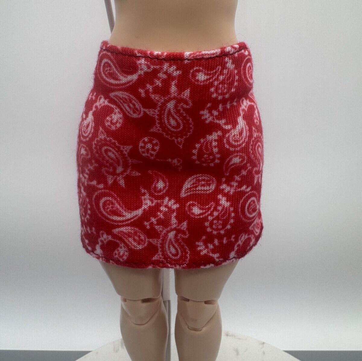 Barbie Curvy Doll  Size Skirt White On Red Paisley Print Mid Thigh Pencil