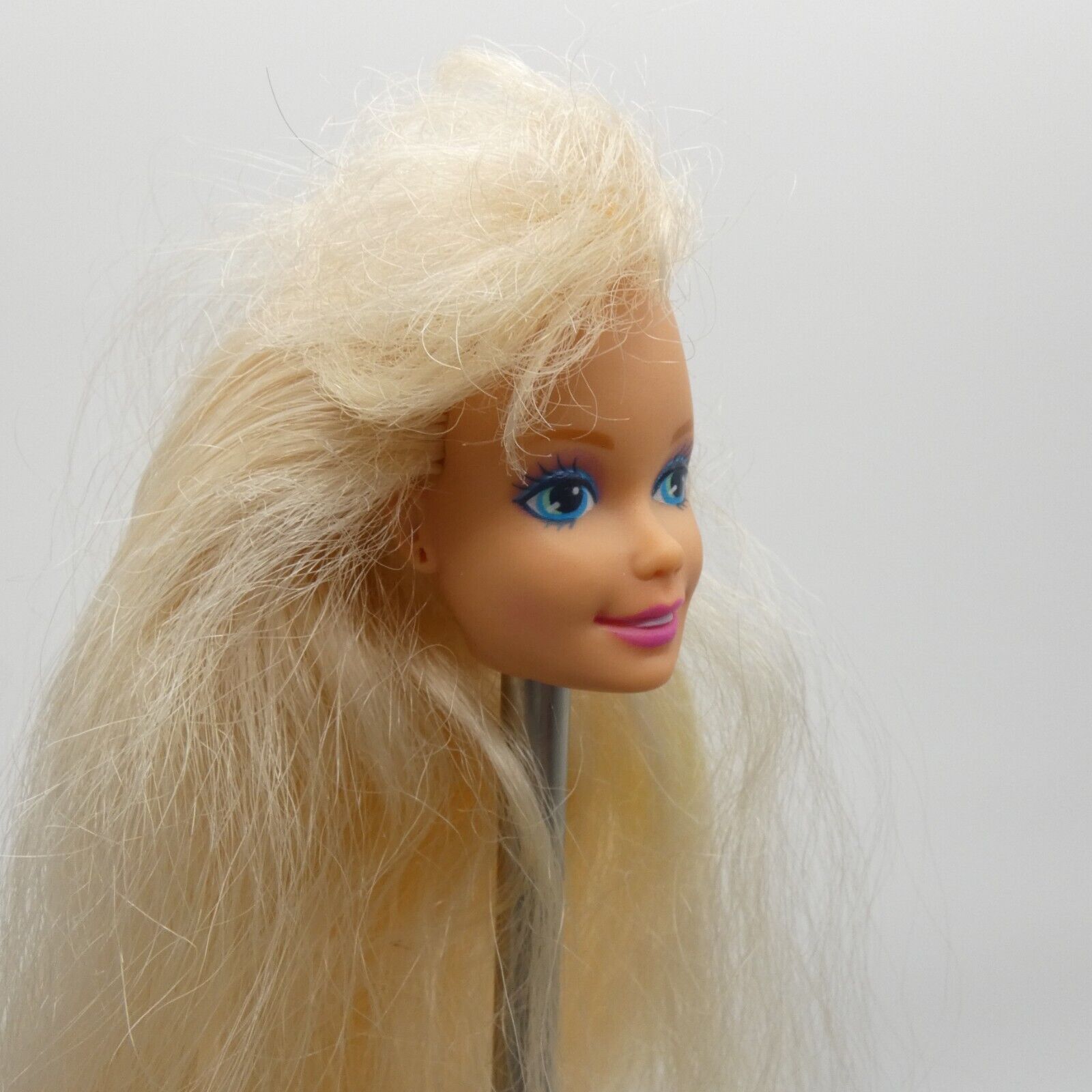 Troll Barbie Doll Head Wavy Blonde Hair Bangs Medium Light 1992 Mattel 10257