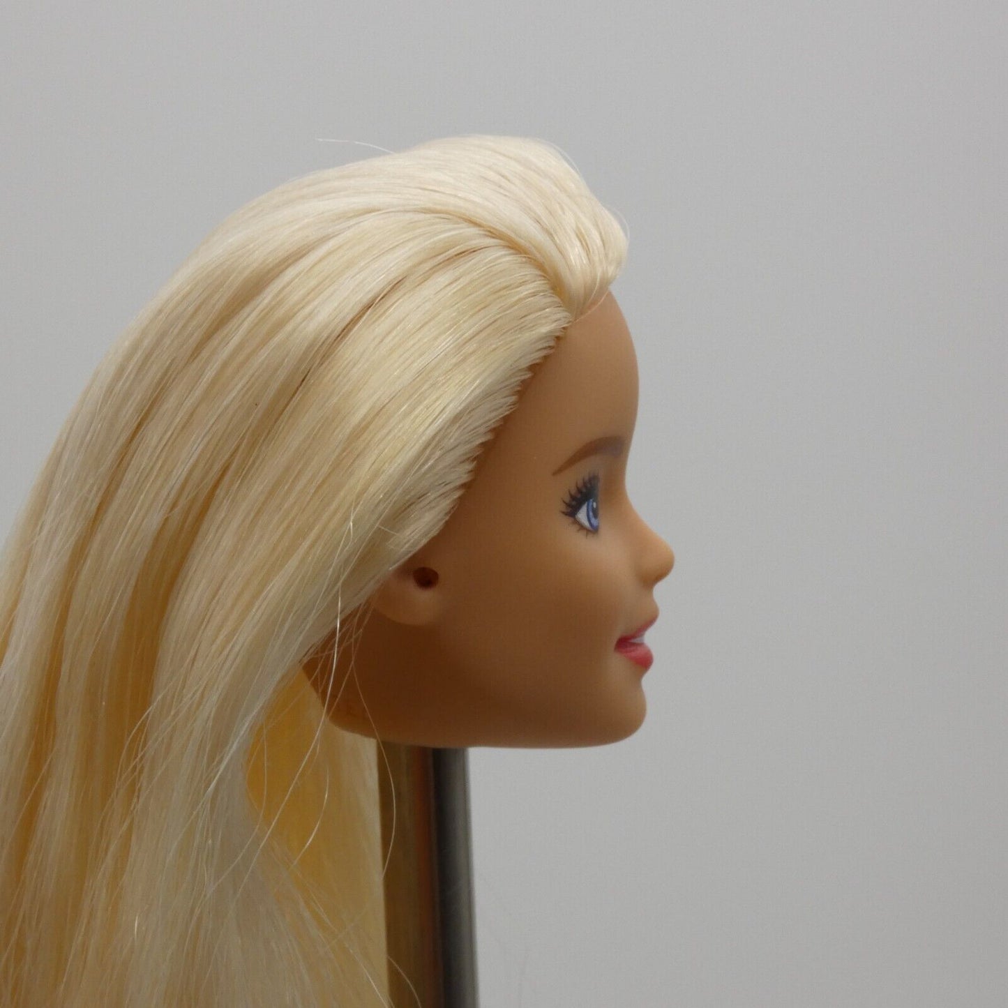 Barbie Holiday Doll Head Millie Face Blonde Light Skin 2020 Mattel GJB74