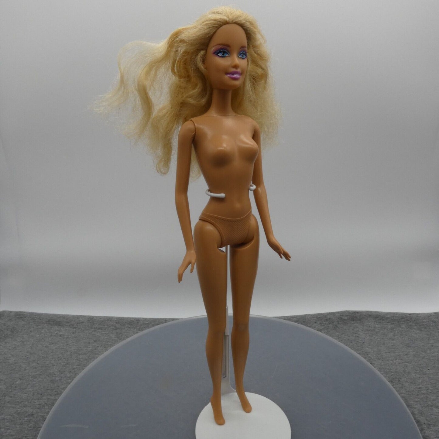 Barbie Doll Generation Girl CEO Face Curly Blonde 1999 Body Blue Eyes Indonesia