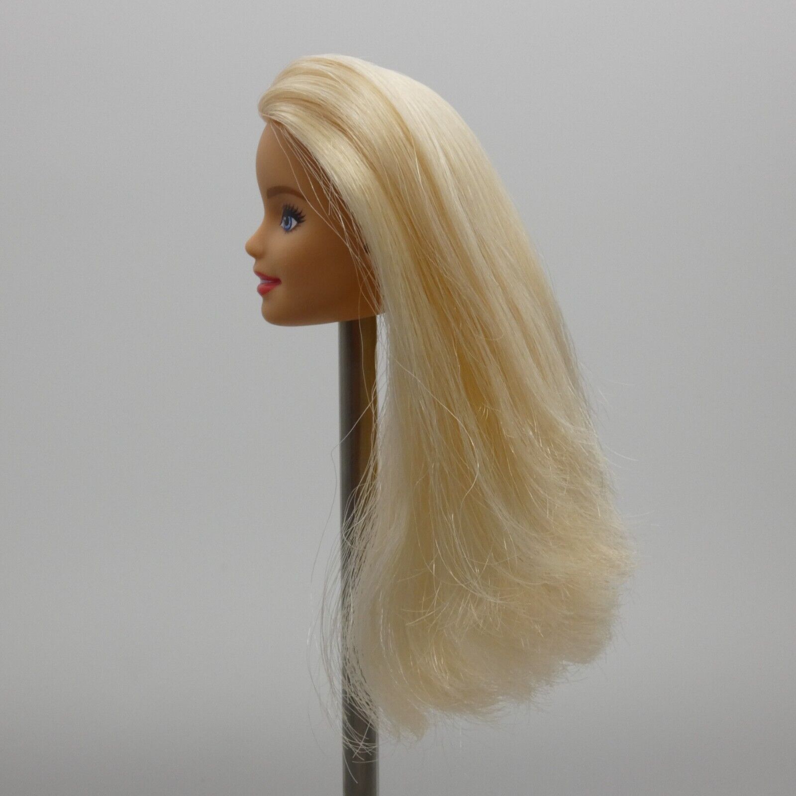 Barbie Holiday Doll Head Millie Face Blonde Light Skin 2020 Mattel GJB74