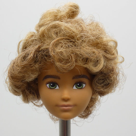 Creatable World Doll Head Curly Honey Brown Hair Skin Green Eyes 2020 GKV43