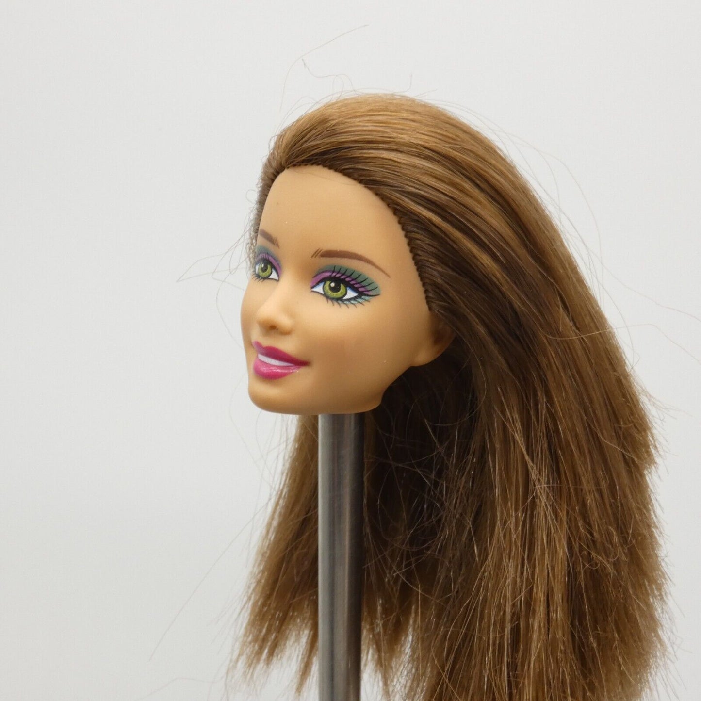 Barbie Fashionistas Swappin' Styles Doll Head Summer Face Brown Hair 2011 V4092