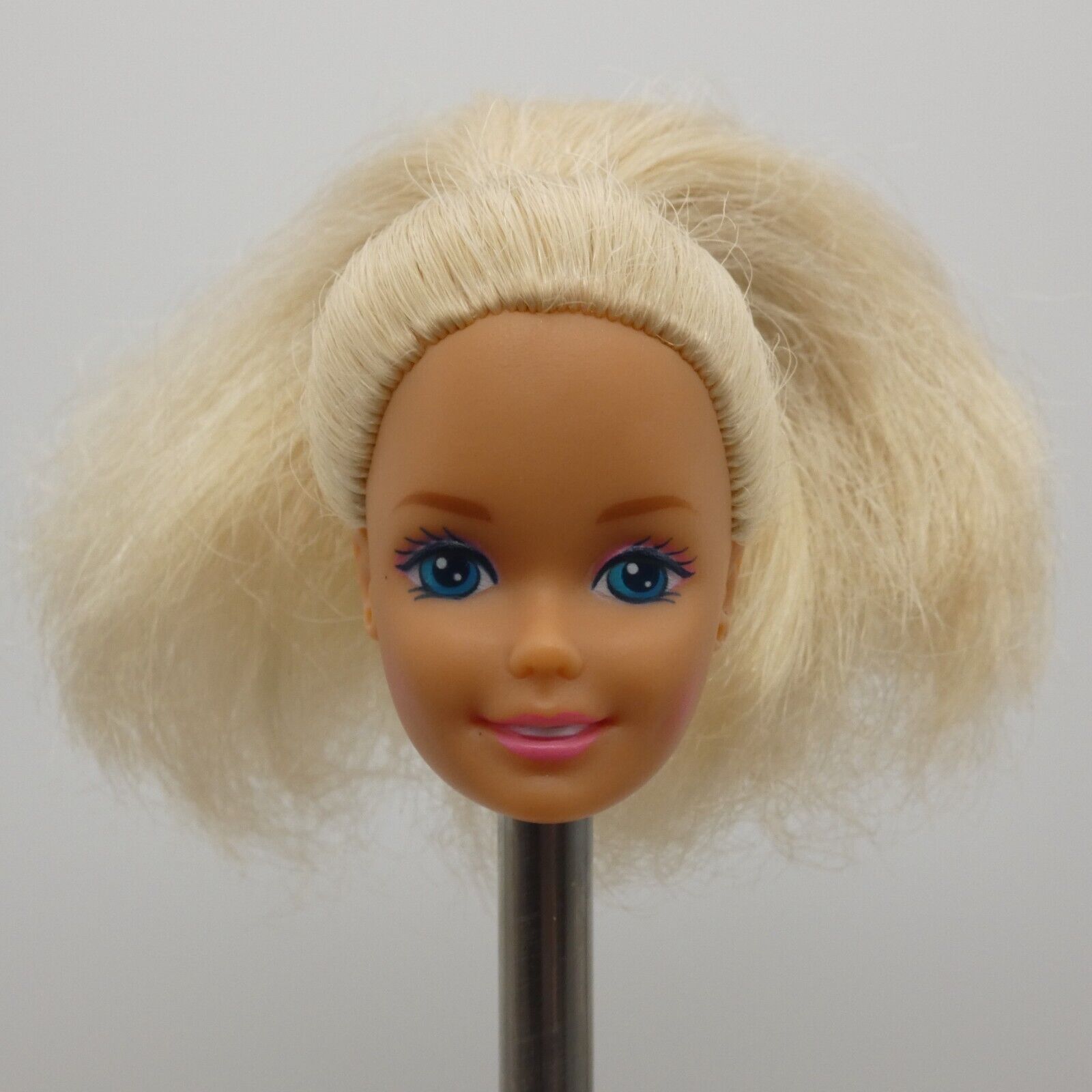 Barbie Fun To Dress Doll Head SuperStar Blonde Medium Light Skin 1993 3240