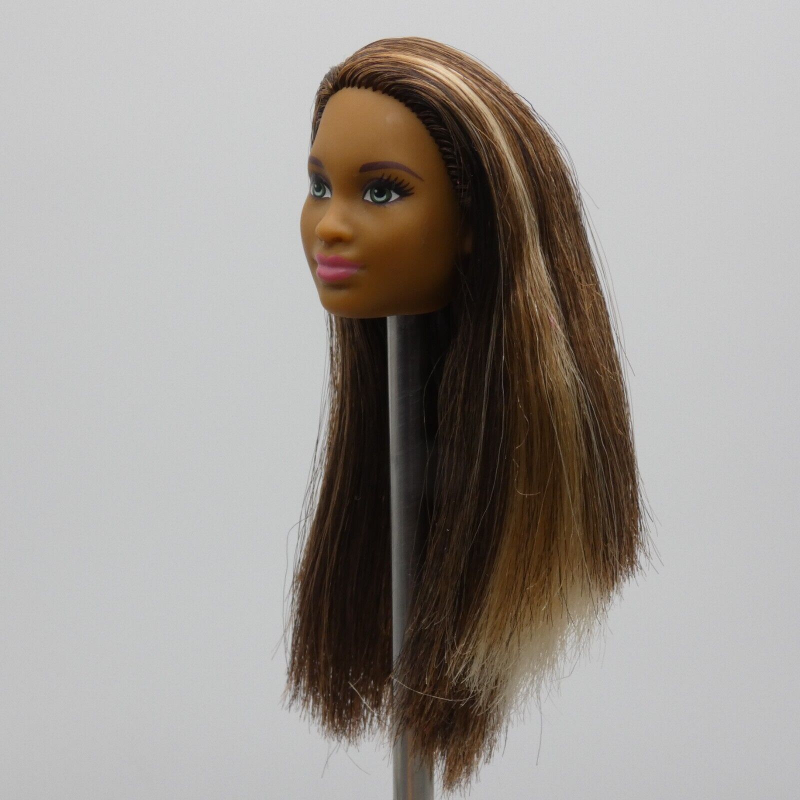 Barbie Fashionistas 21 Doll Head AA Grace Mbili Brown Hair Green Eyes 2015 DGY56