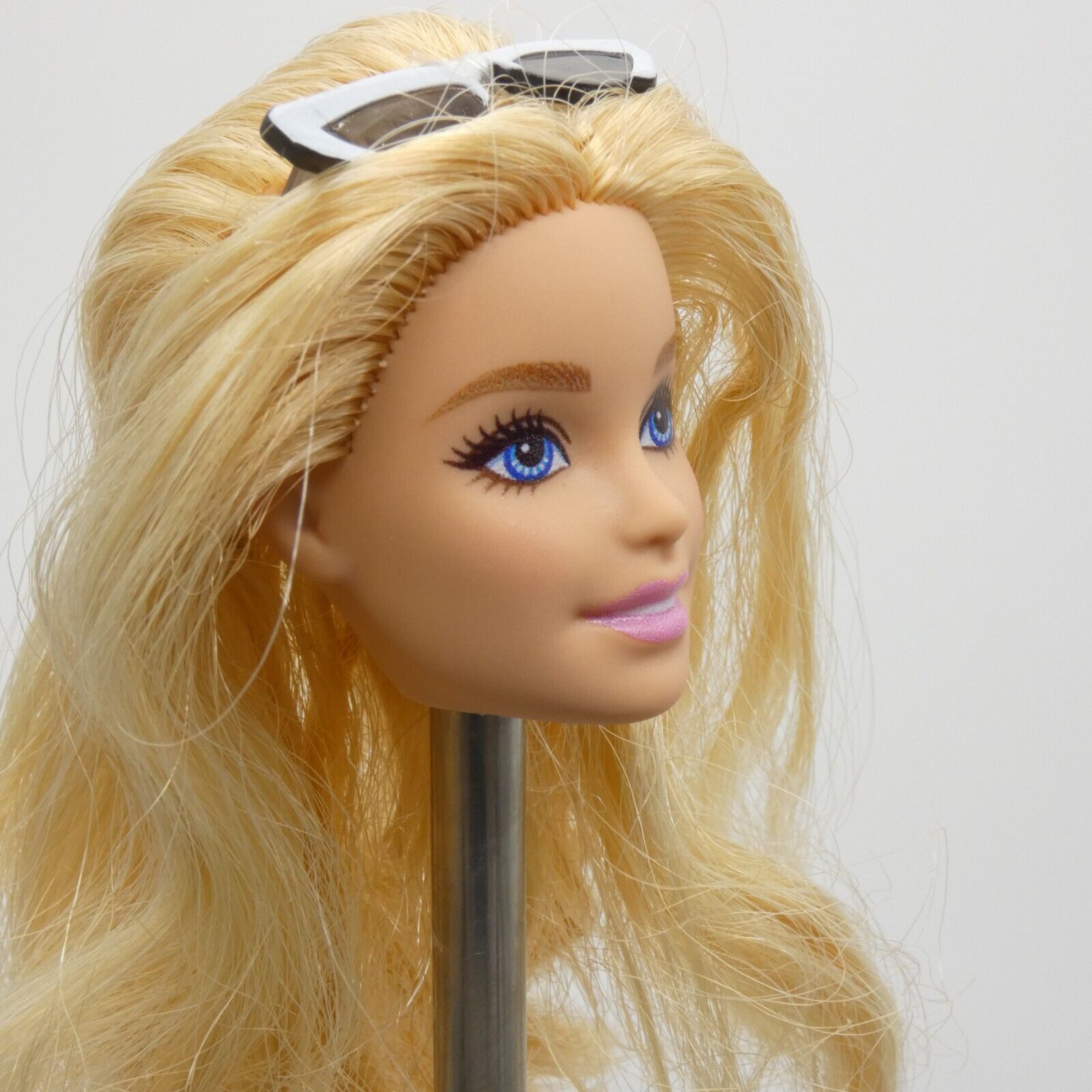 Travel Malibu Barbie Doll Head Millie Head With Cat Eye Sunglasses 2022 HJY18