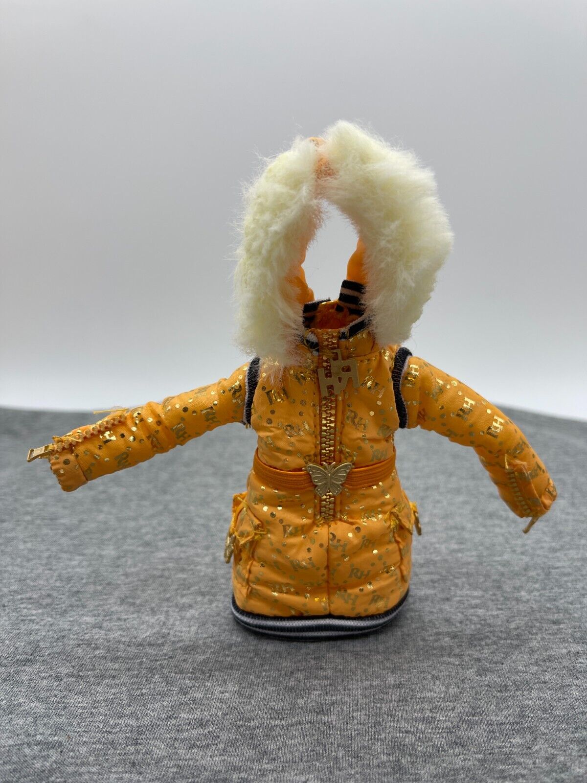 Rainbow High Poppy Rowan Doll Boat Orange Gold Ski Jacket Winter Break 2021