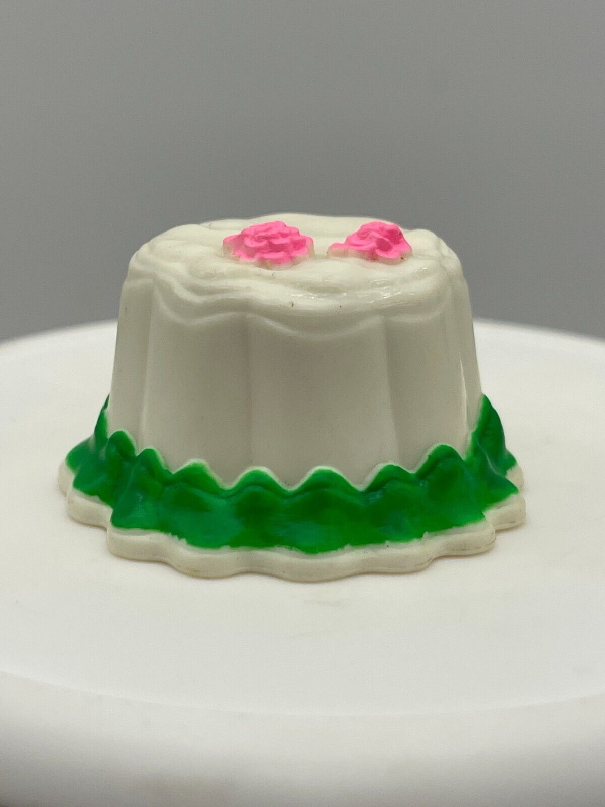 Barbie Doll Size Cake White Icing Green Trim Pink Roses Mini Diorama Decoration