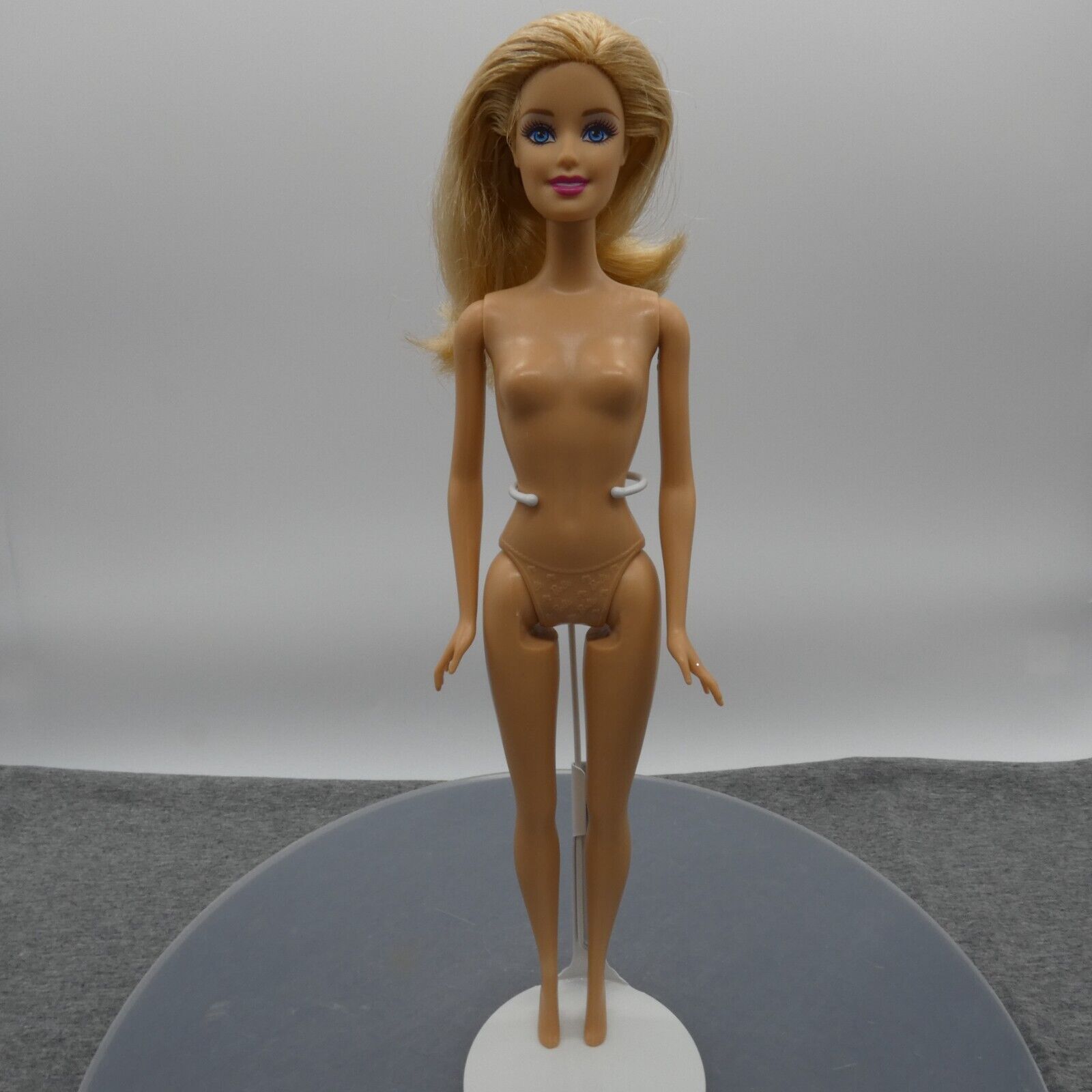 Barbie Doll Generation Girl CEO Face Blonde Straight Arms 2009 Body China N01