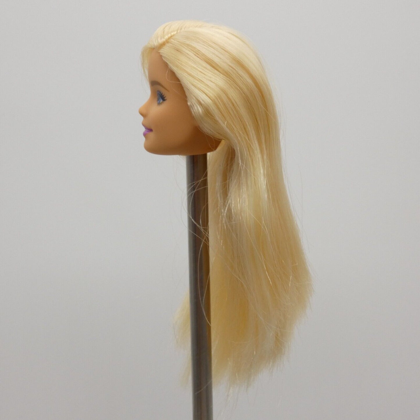 Barbie Supermarket Doll Head Millie Face Blonde Light Skin 2019 Mattel FRP01