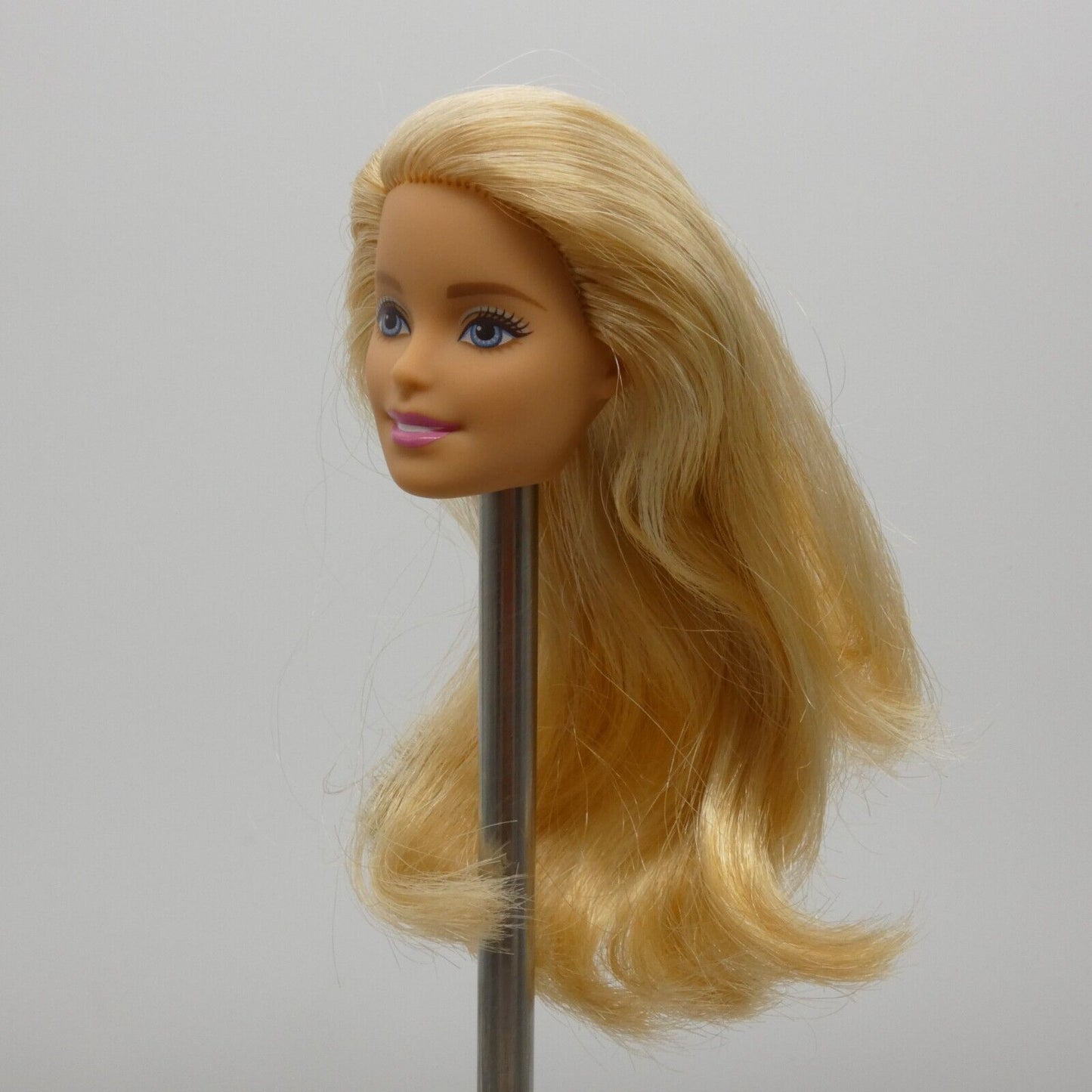 Barbie Fashion Doll Head Millie Face Blonde Blue Eyeshadow Light Skin Mattel