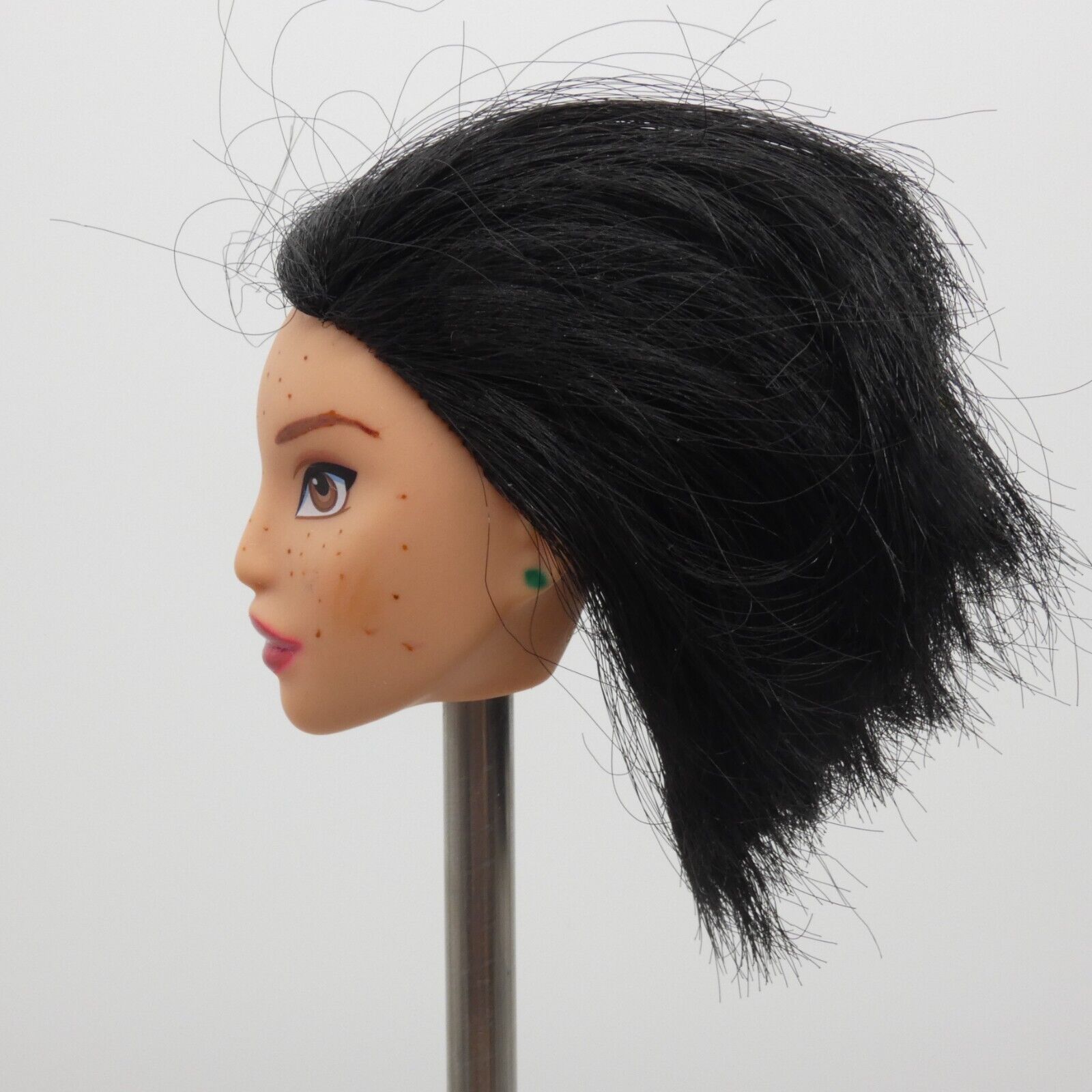 Disney Princess Pocahontas Doll Head Medium Skin Royal Shimmer Hasbro C-031G TLC