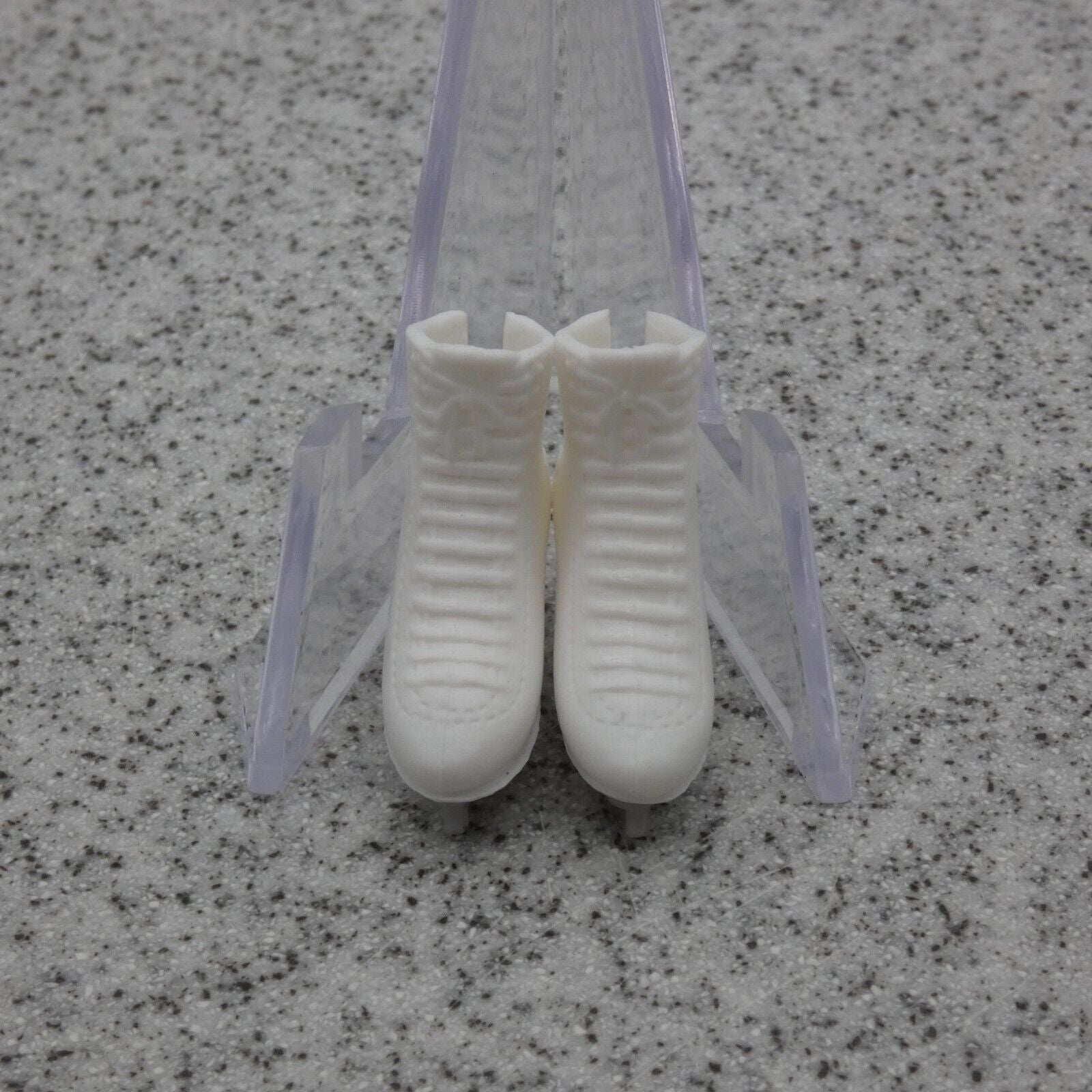 Barbie Doll Ice Skates White 2022 Mattel HHY27 For Flat And Made To Move Feet