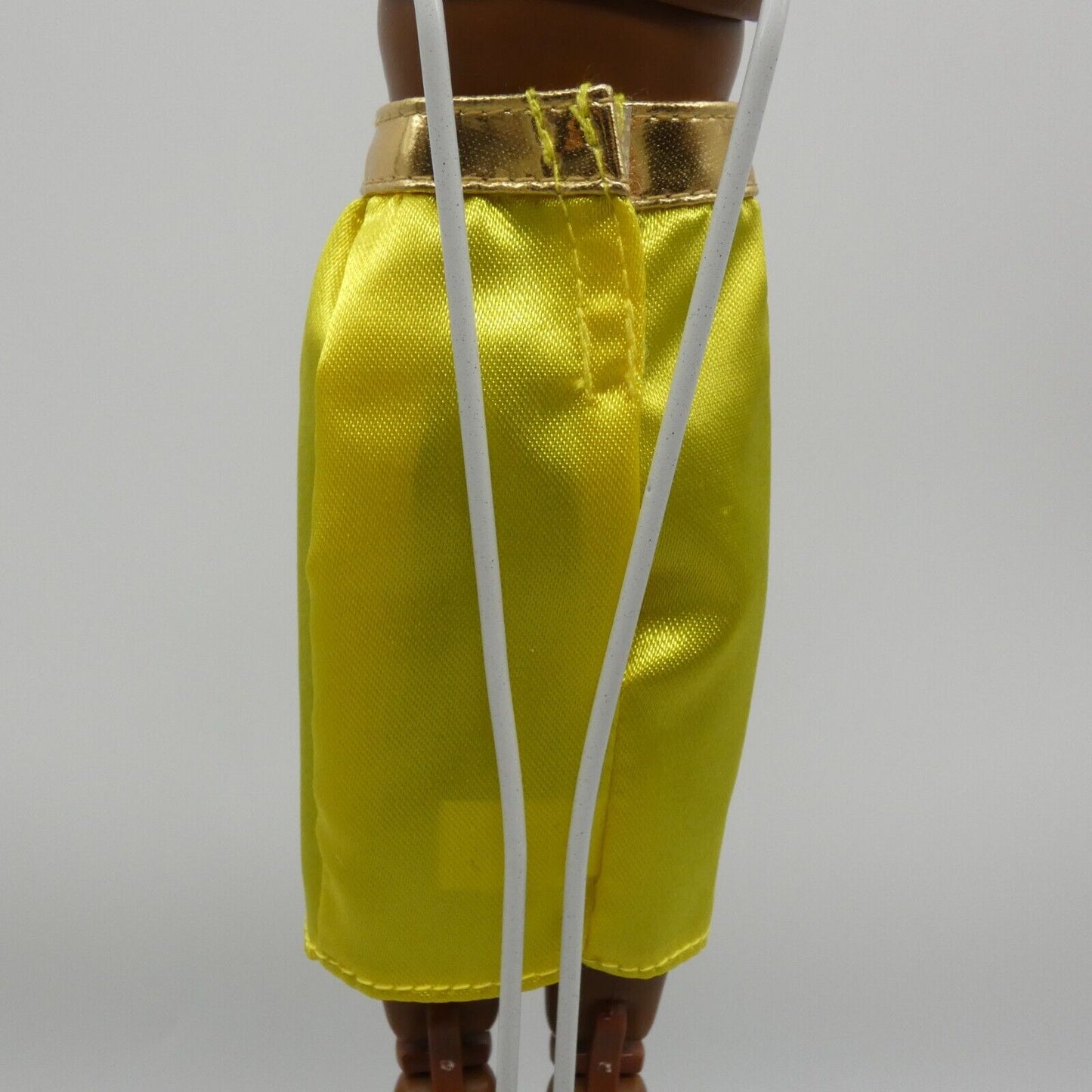 Barbie Doll Skirt Yellow Shiny Gold Band Signature Looks 19 2023 Mattel HJX28