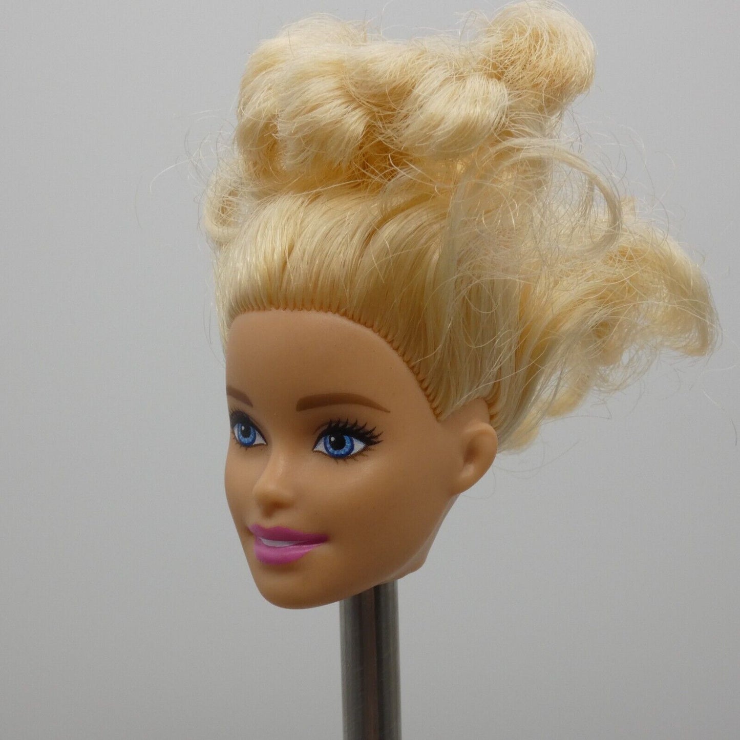 Barbie Gymnast Doll Head Millie Face Light Skin Curly Blonde Hair 2019 GJM72