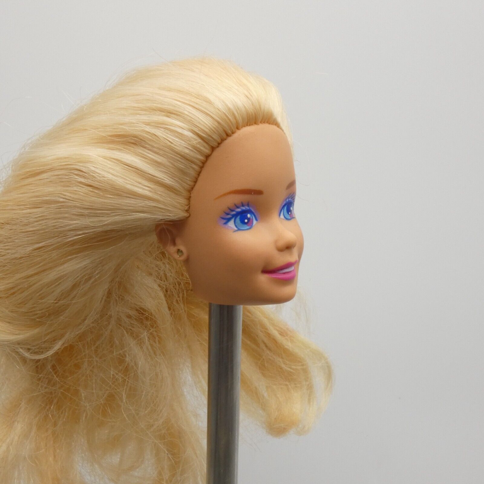 Style Magic Barbie Doll Head Superstar Face Wavy Shortened Hair 1988 Mattel 1283