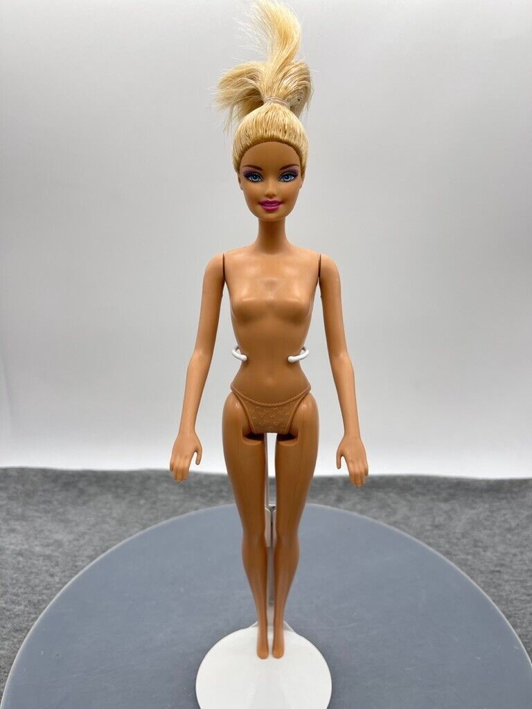 Barbie Doll Generation Girl Face Nude Swimming Motion CEO Mattel 2011 Body