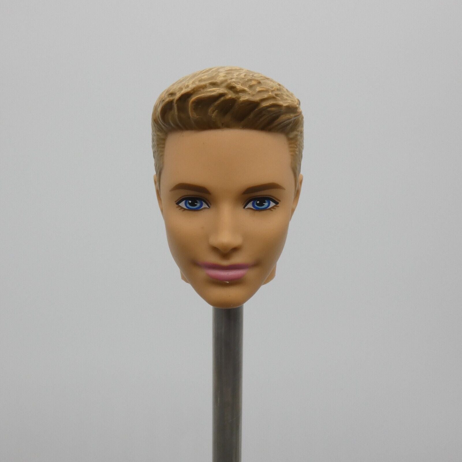 Barbie Fashionistas Ken Doll Head Molded Blonde Kieran Face 2013 Mattel BFW10