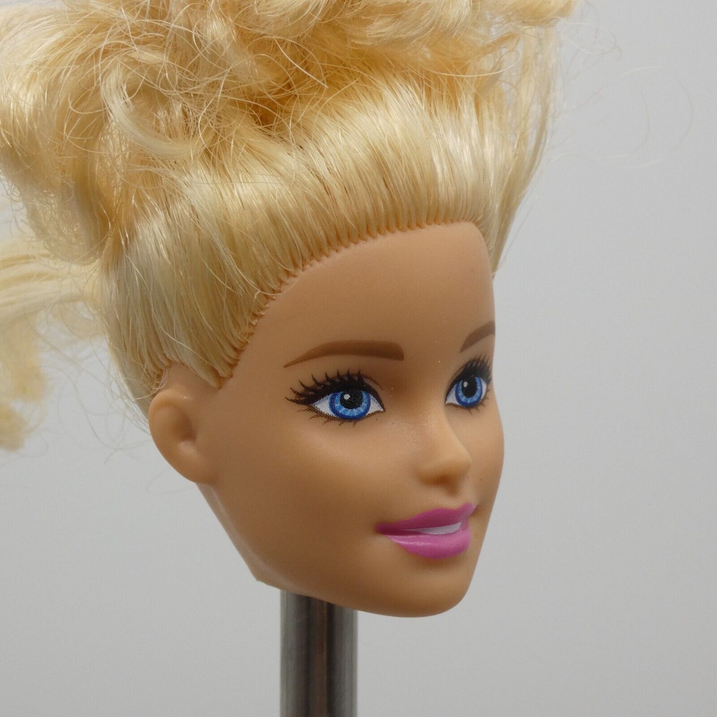 Barbie Gymnast Doll Head Millie Face Light Skin Curly Blonde Hair 2019 GJM72