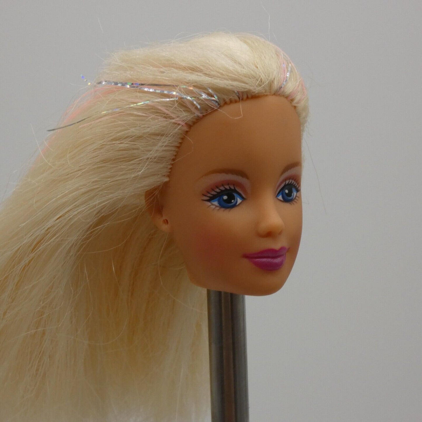 Barbie Beyond Pink Doll Head Only Mackie Face Blonde Pink Hair 1999 Mattel 20017