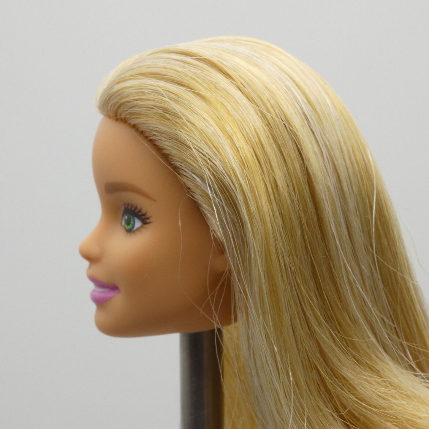 Barbie Doll Head Millie Face Blonde Green Eyes Light Skin 2021 Mattel GFF61