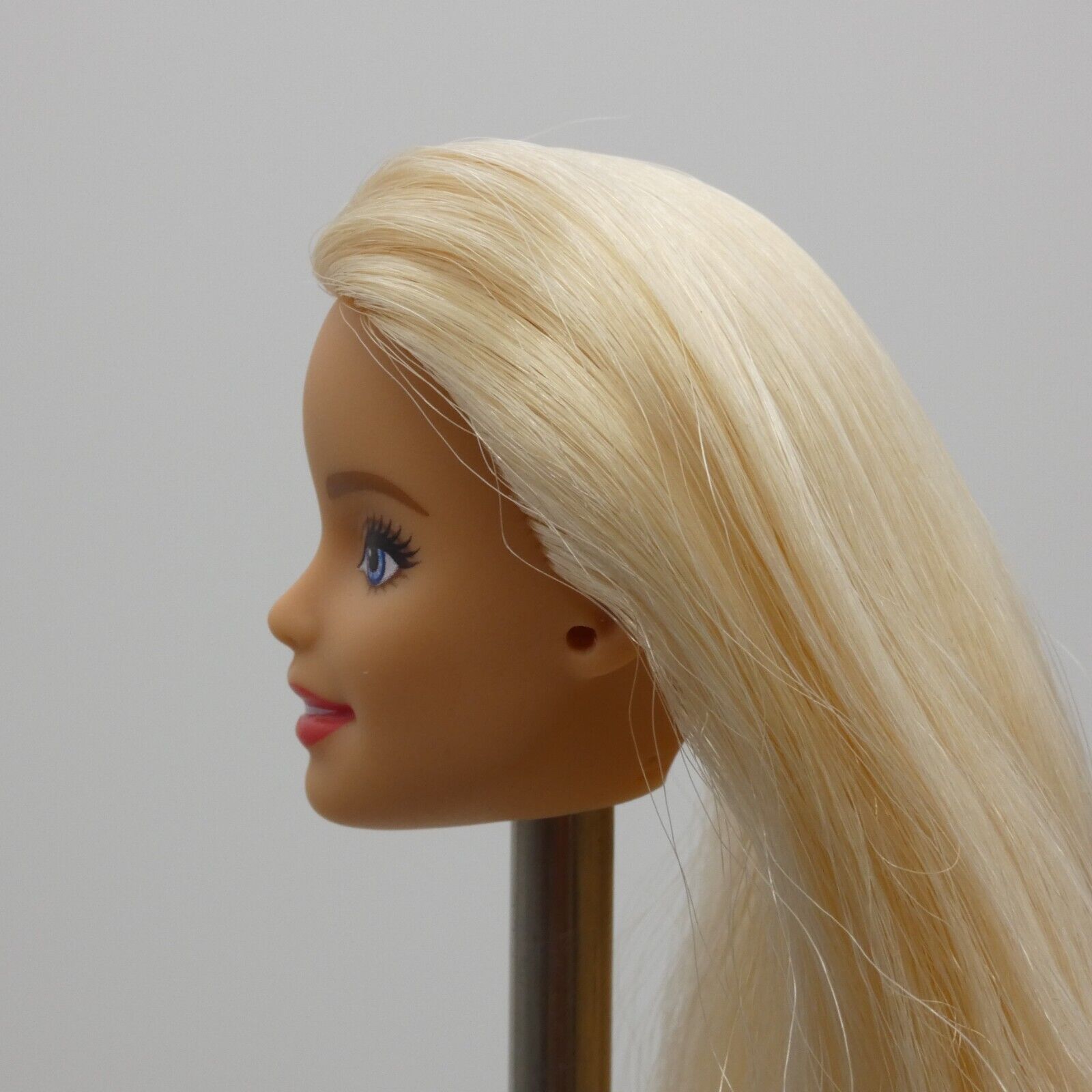 Barbie Holiday Doll Head Millie Face Blonde Light Skin 2020 Mattel GJB74