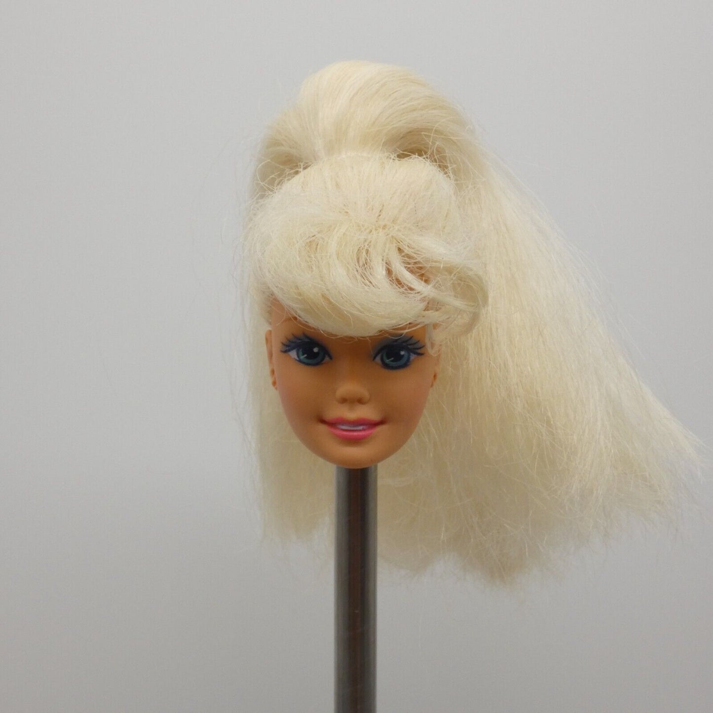 Barbie Doctor Doll Head Blonde SuperStar Medium Light Skin 14309 Mattel 1995