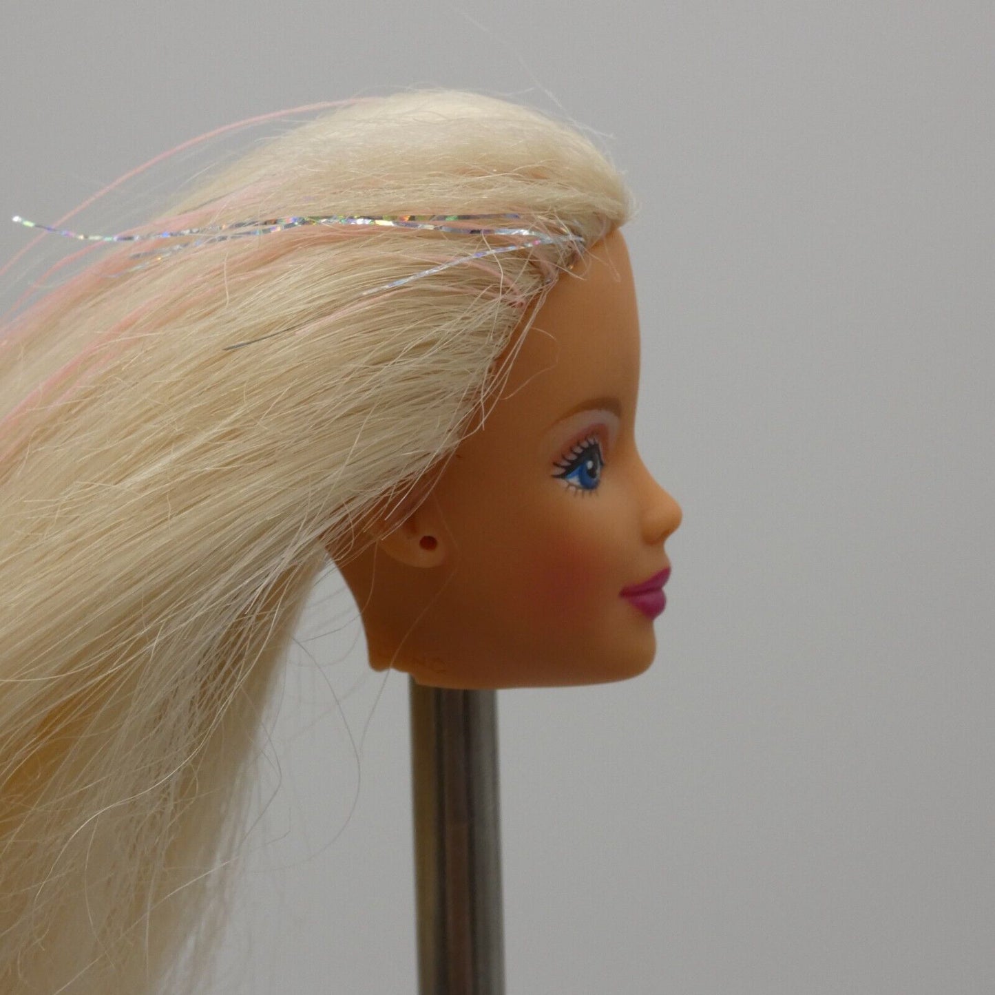 Barbie Beyond Pink Doll Head Only Mackie Face Blonde Pink Hair 1999 Mattel 20017