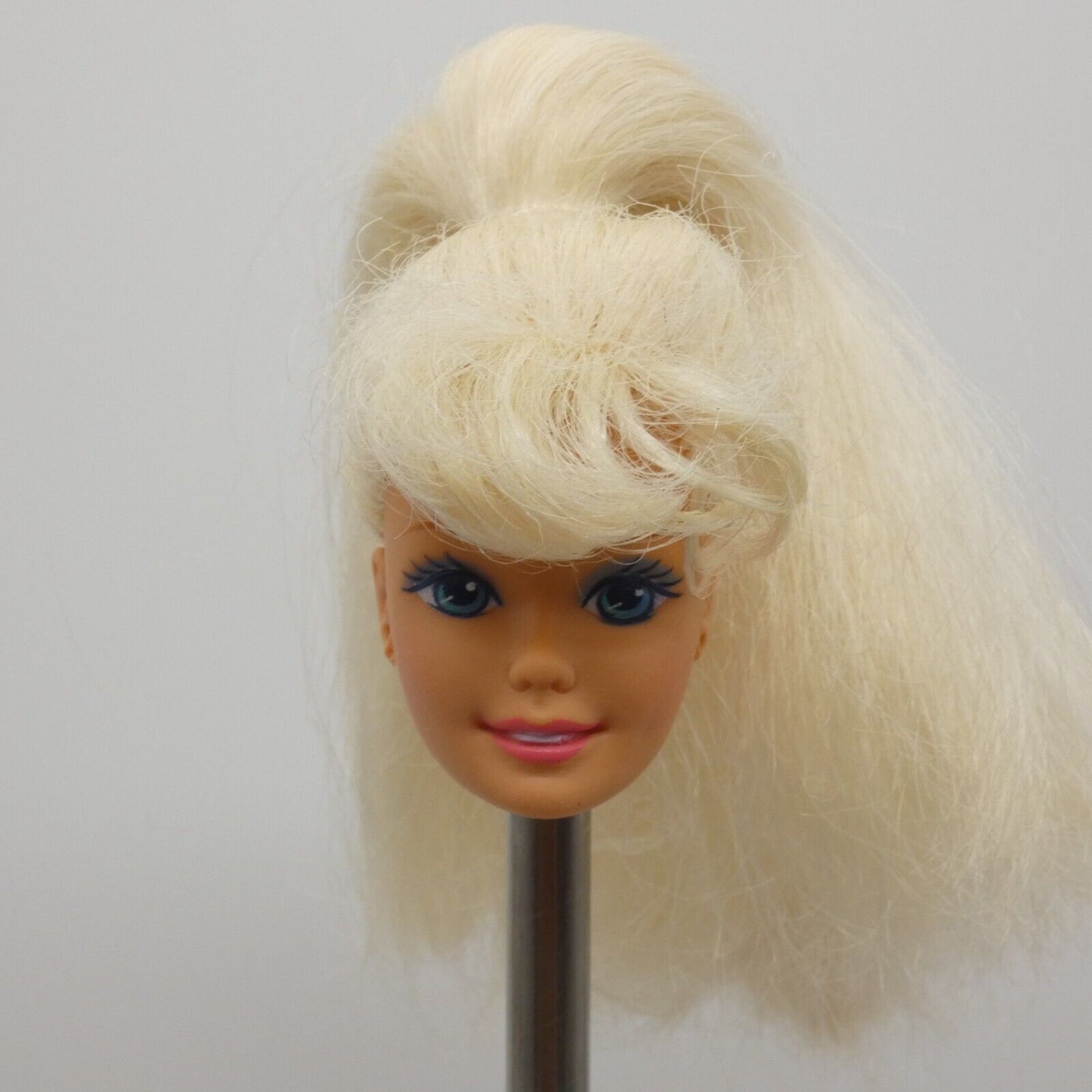 Barbie Doctor Doll Head Blonde SuperStar Medium Light Skin 14309 Mattel 1995