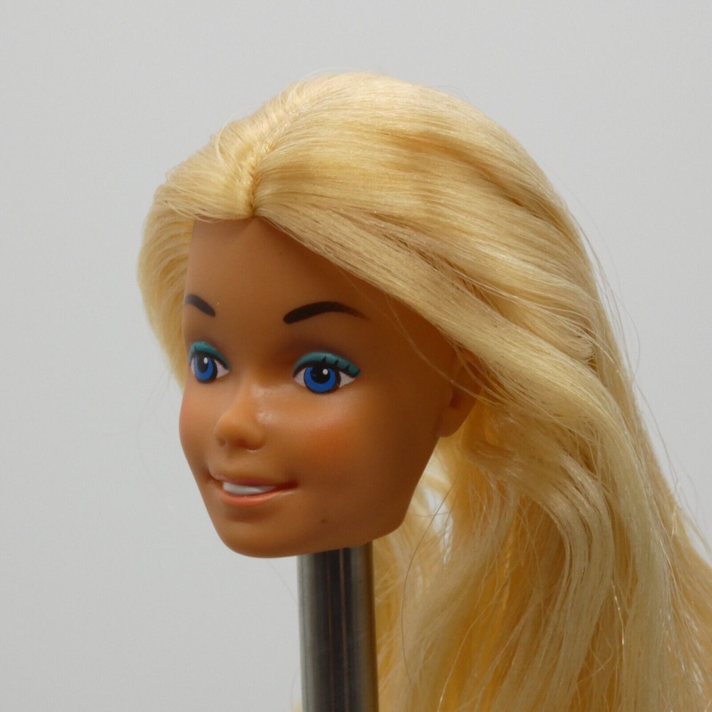 Barbie Malibu Doll Head Only SuperStar Tan Medium Light Skin Hong Kong A