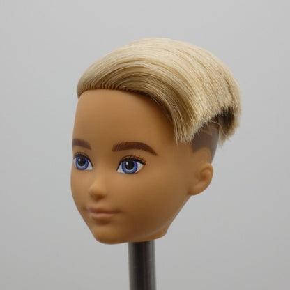 Creatable World Doll Head Blonde Hair Side Shave Medium Light Skin 2020 GKV44