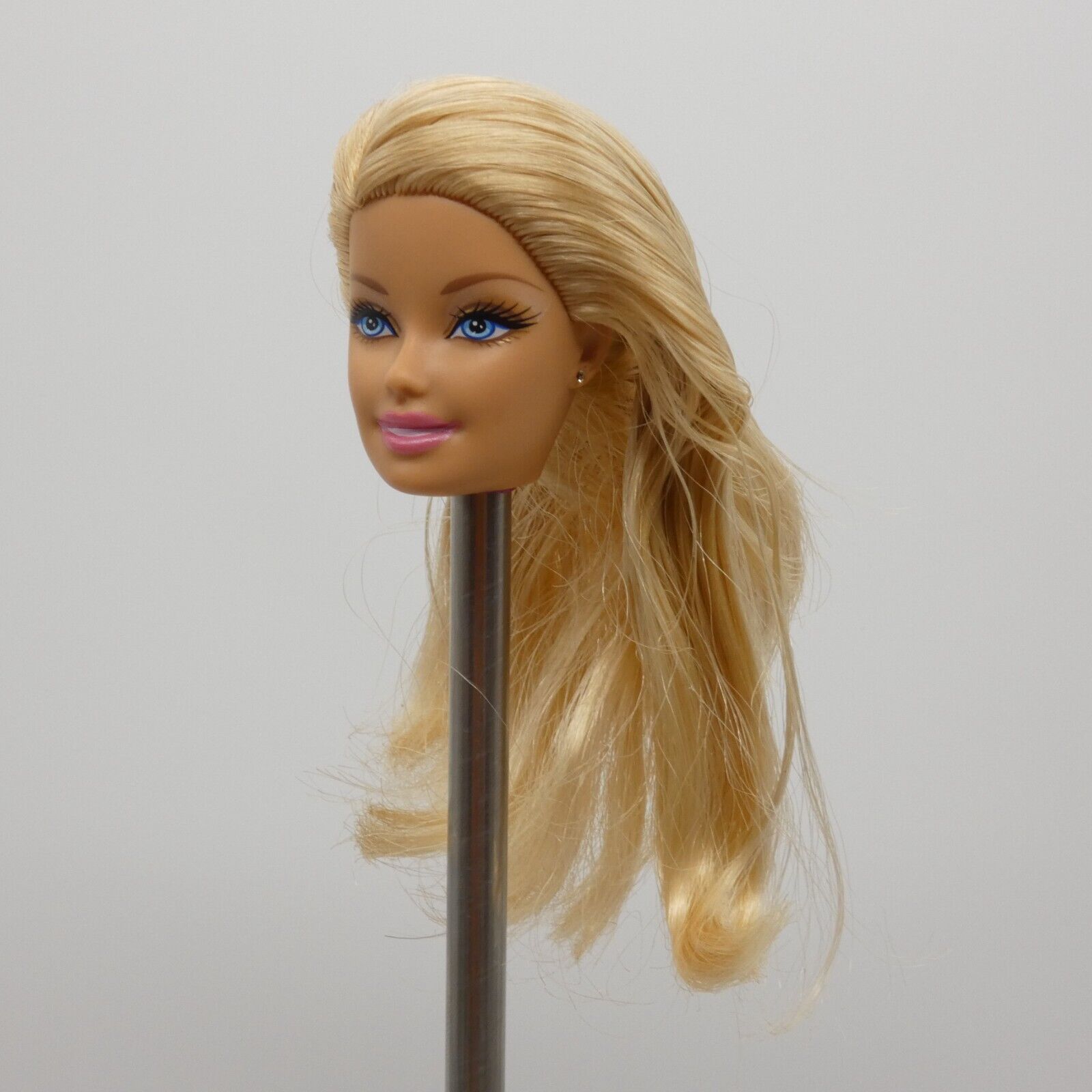 Barbie Happy Holidays Doll Head Generation Girl CEO Face Medium Light Skin 2011