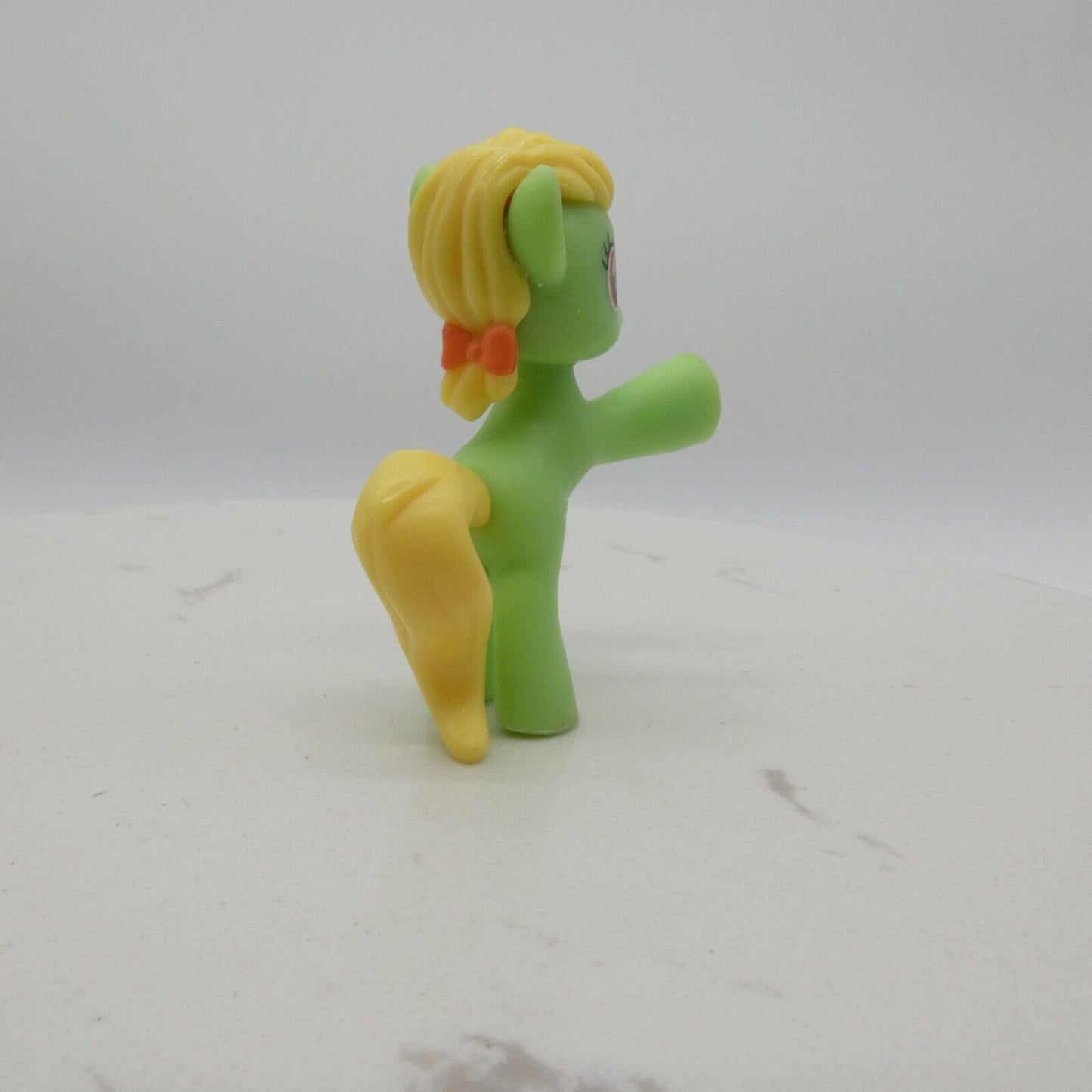 My Little Pony Apple Munchies Friendship is Magic G4 Blind Bag Green Hasbro