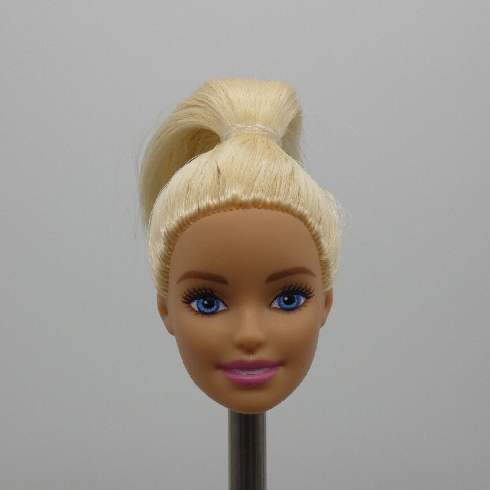 Barbie Fashionistas Doll Millie Face Blonde Light Skin Wellness Spa 2020 GJG55