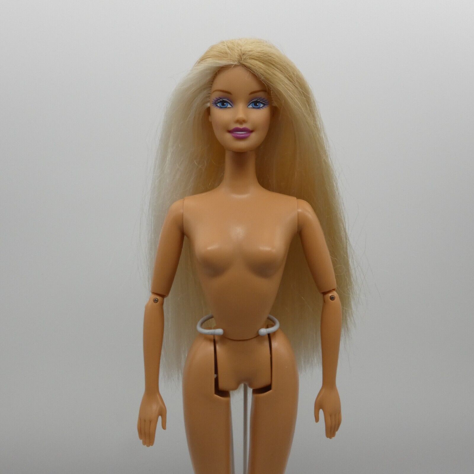 Barbie Doll Generation Girl CEO Face Blonde Articulated Elbows Dancing Action