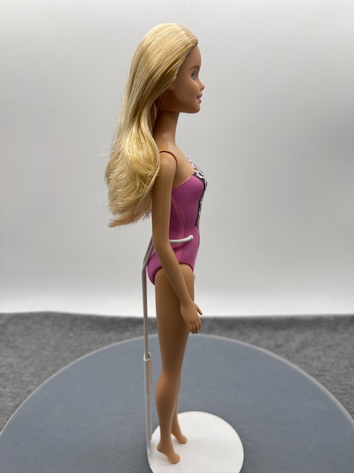 Barbie Beach Water Play Doll Millie Blonde Pink Swimsuit Heel Feet CFF12 Mattel