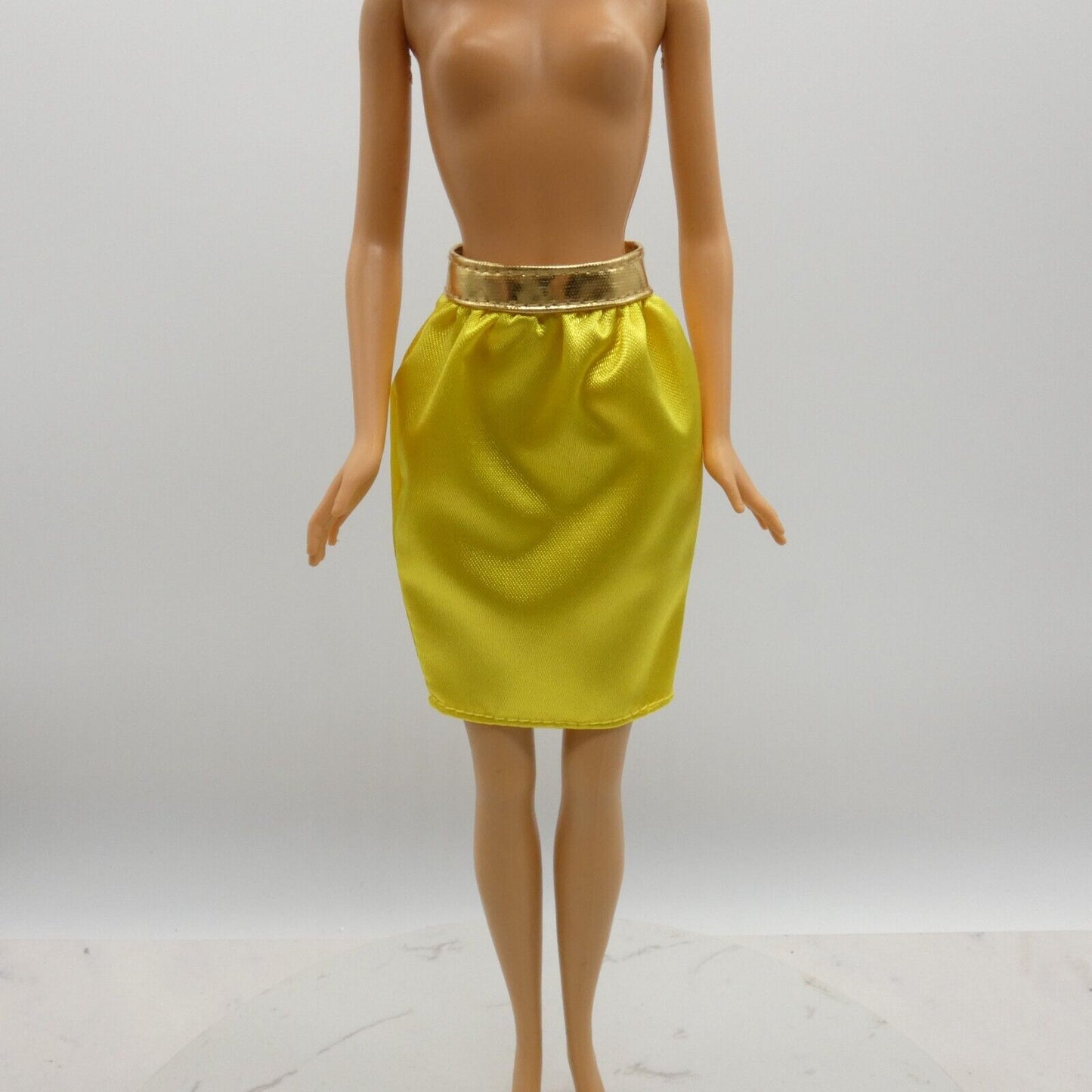 Barbie Doll Skirt Yellow Shiny Gold Band Signature Looks 19 2023 Mattel HJX28